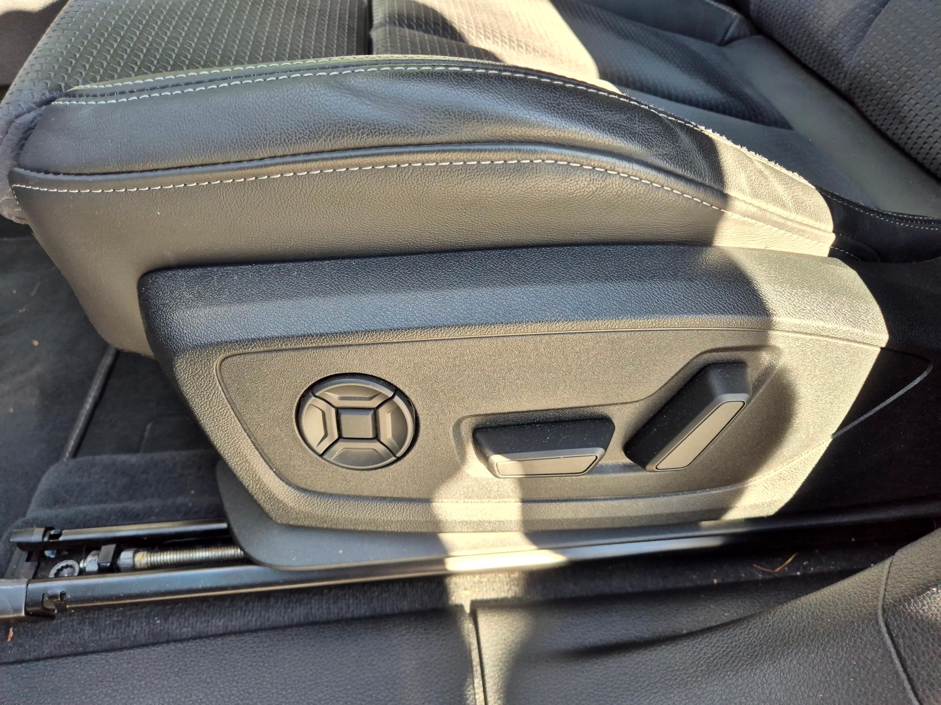AUDI Q3 Sportback 40 TFSI S line quattro S-tronic-image-10