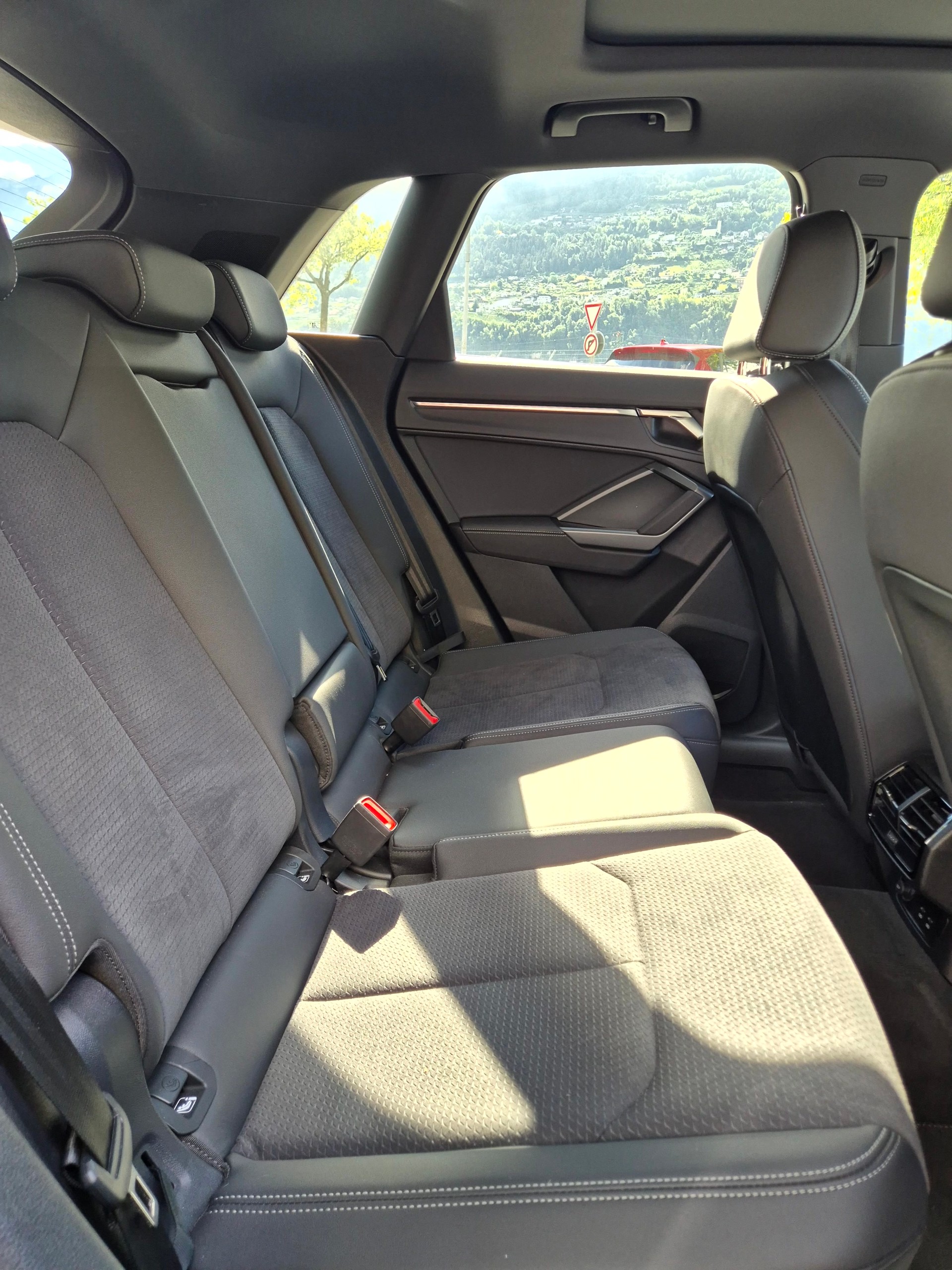 AUDI Q3 Sportback 40 TFSI S line quattro S-tronic-image-7