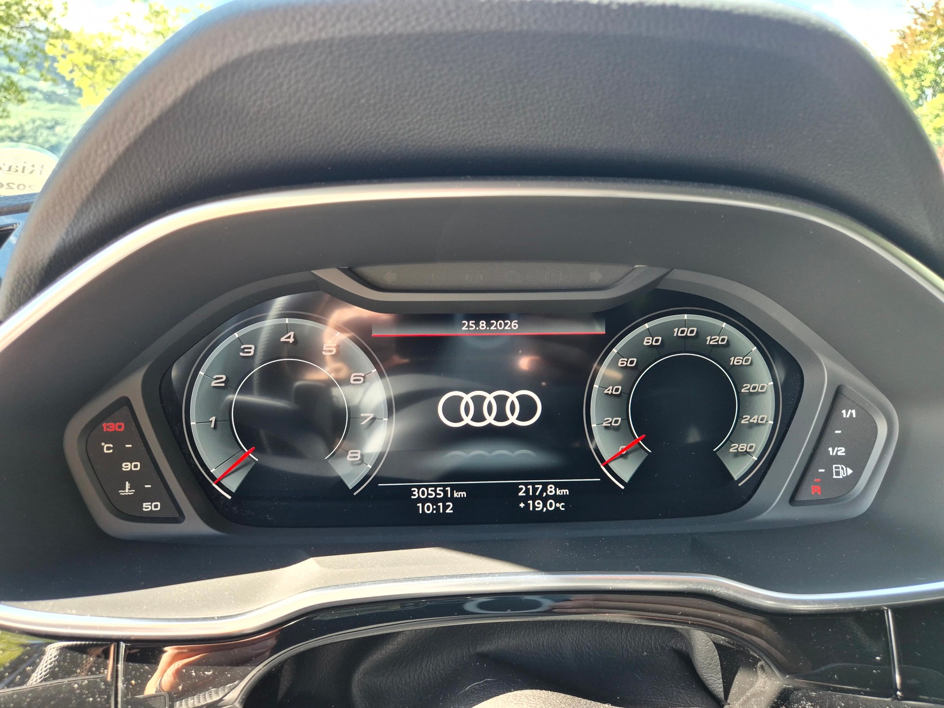 AUDI Q3 Sportback 40 TFSI S line quattro S-tronic-image-11