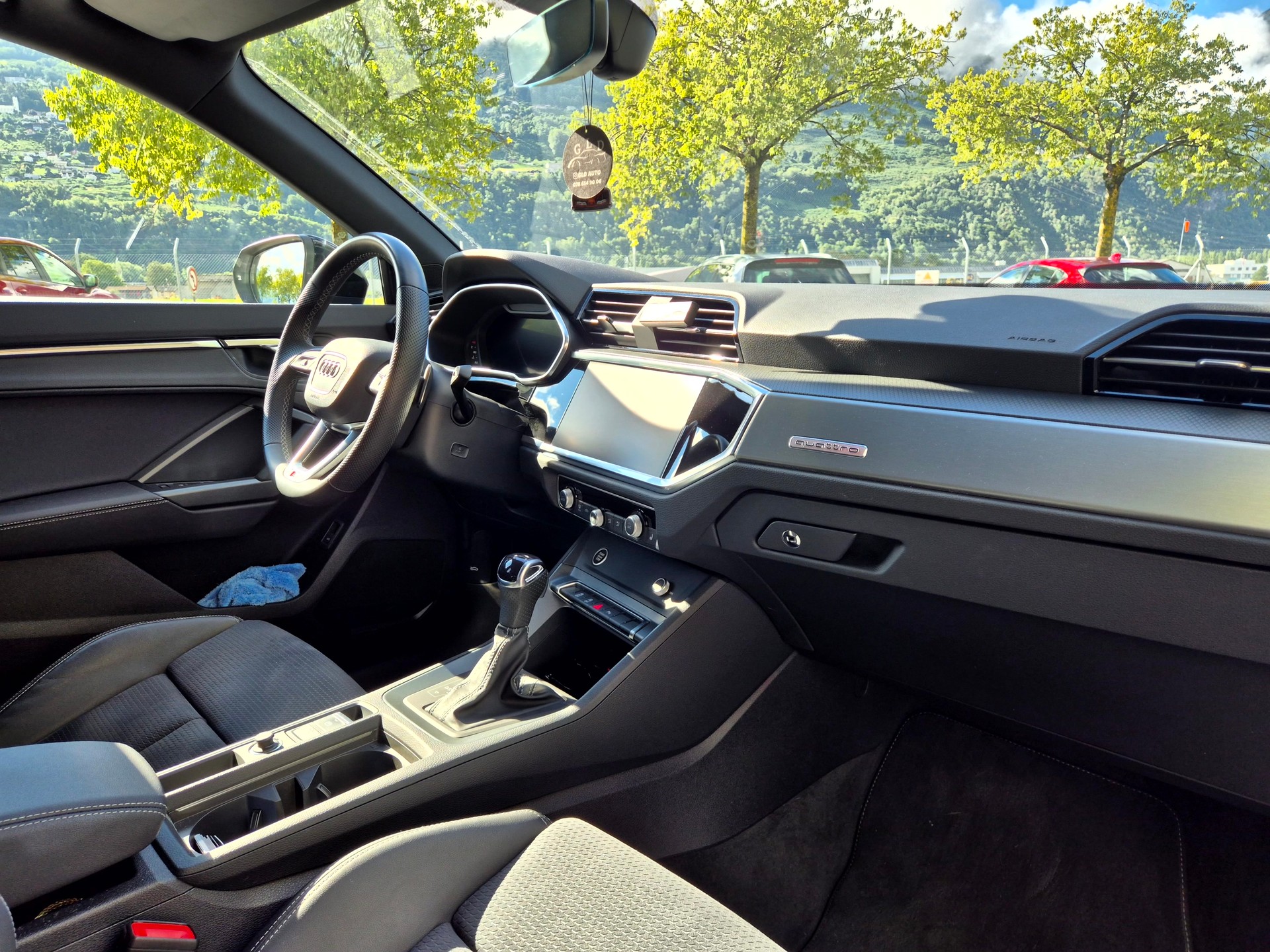 AUDI Q3 Sportback 40 TFSI S line quattro S-tronic-image-6