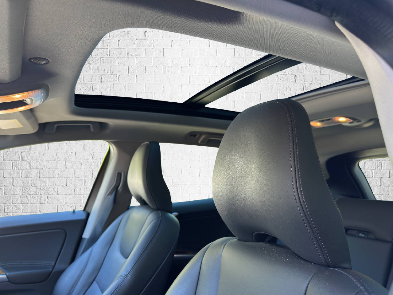 VOLVO XC60 2.4 D5 Executive Plus-image-9