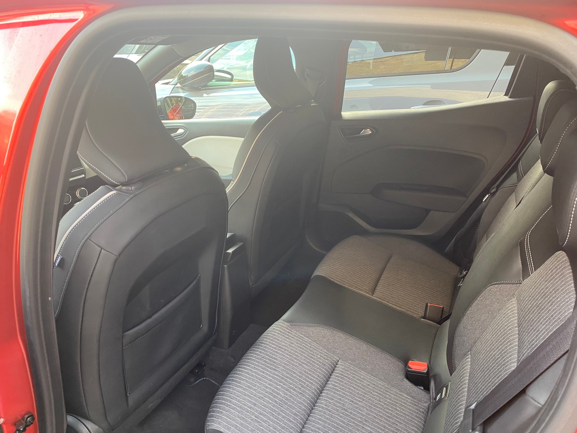RENAULT Clio 1.6 E-Tech Techno-image-9