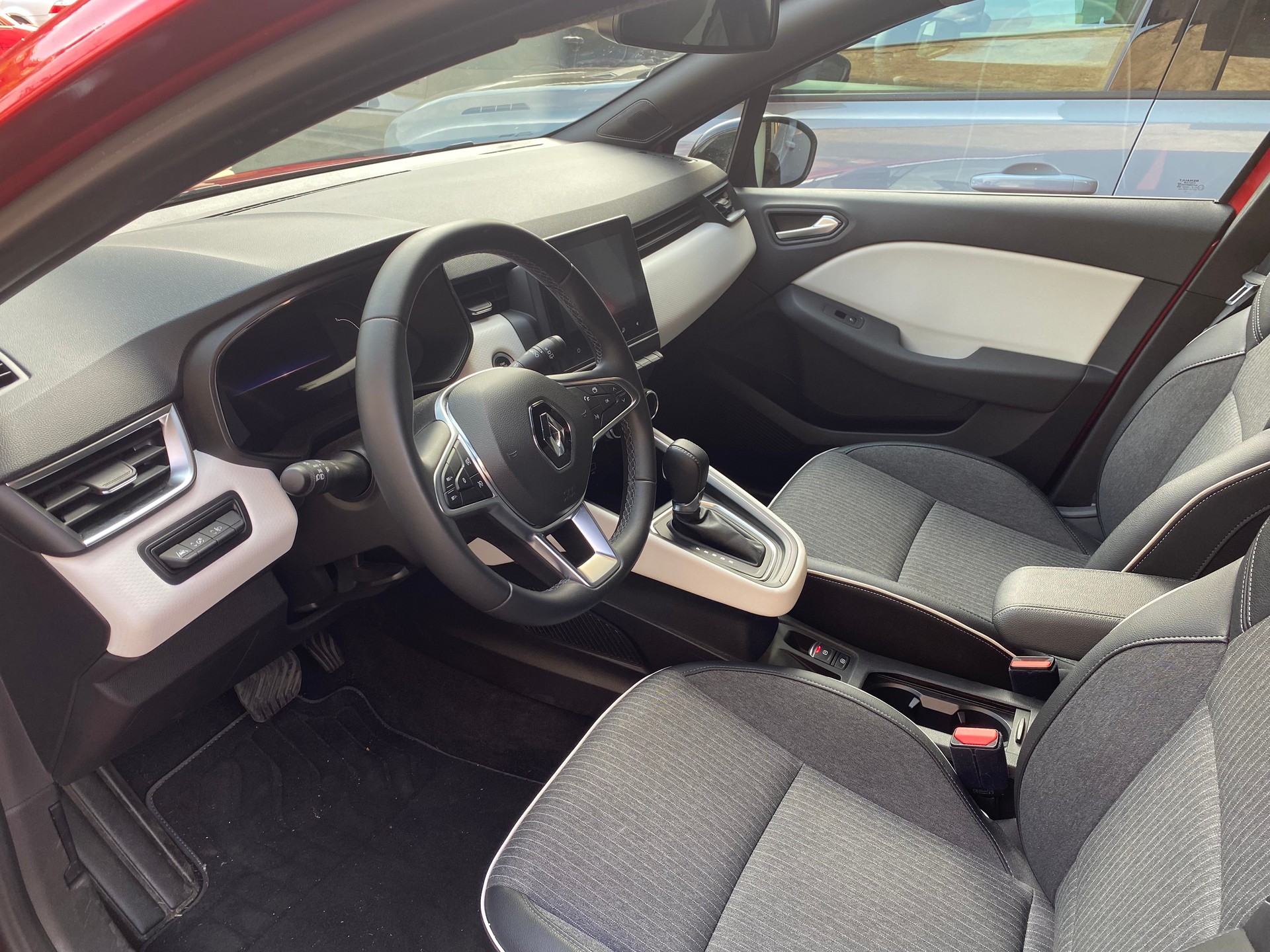 RENAULT Clio 1.6 E-Tech Techno-image-7