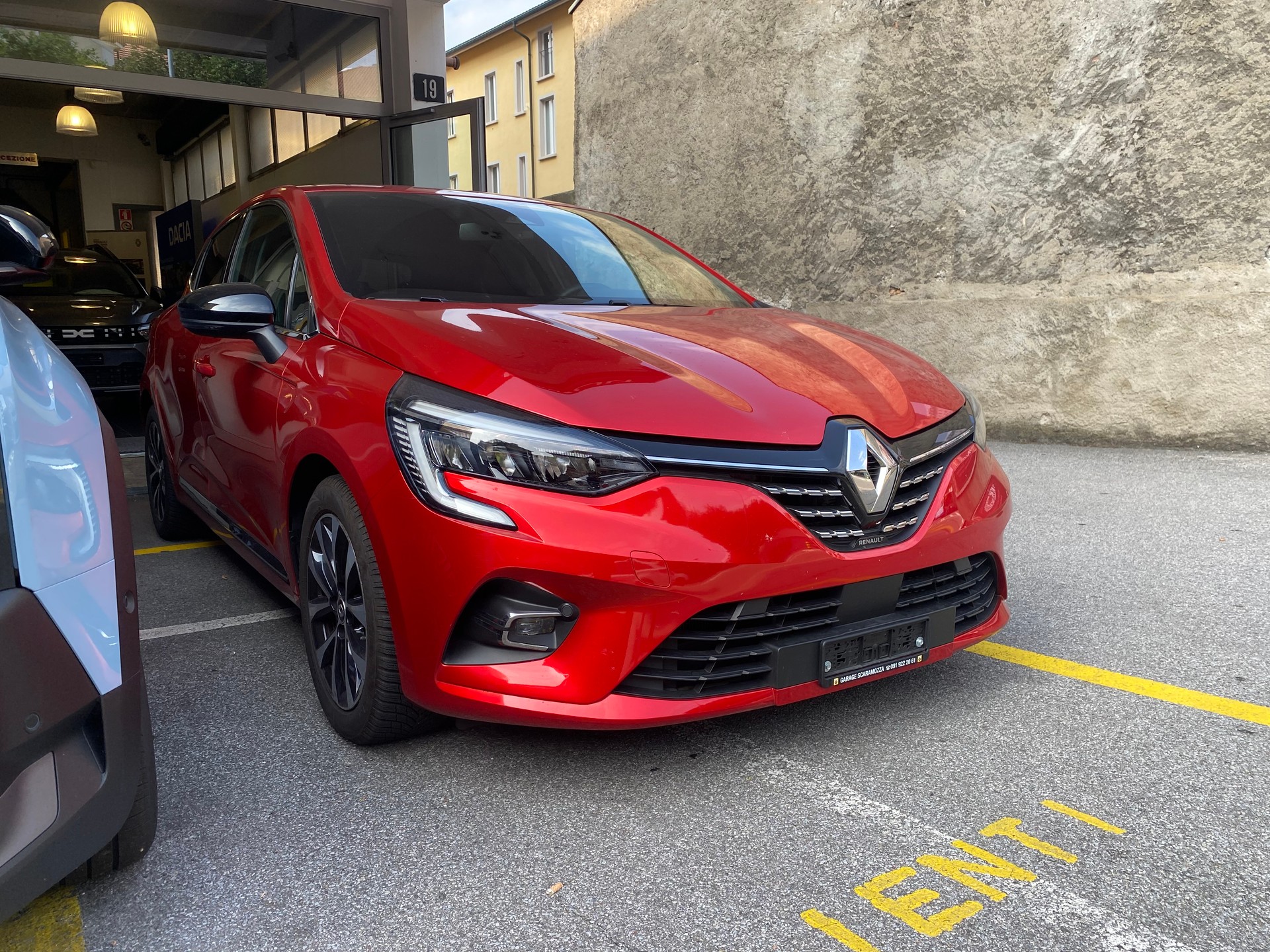RENAULT Clio 1.6 E-Tech Techno-image-2