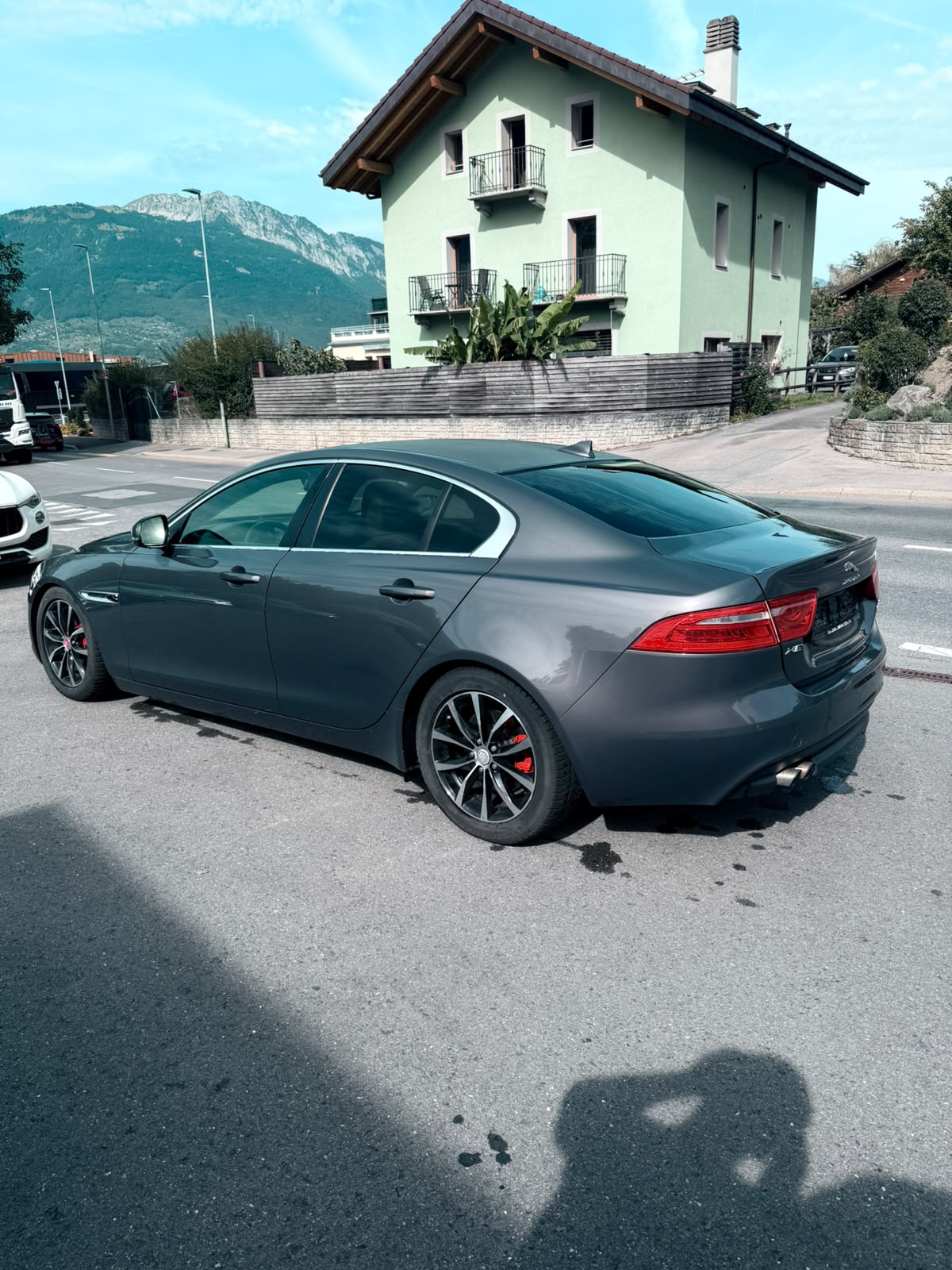 JAGUAR XE 20d R-Sport Automat-image-5
