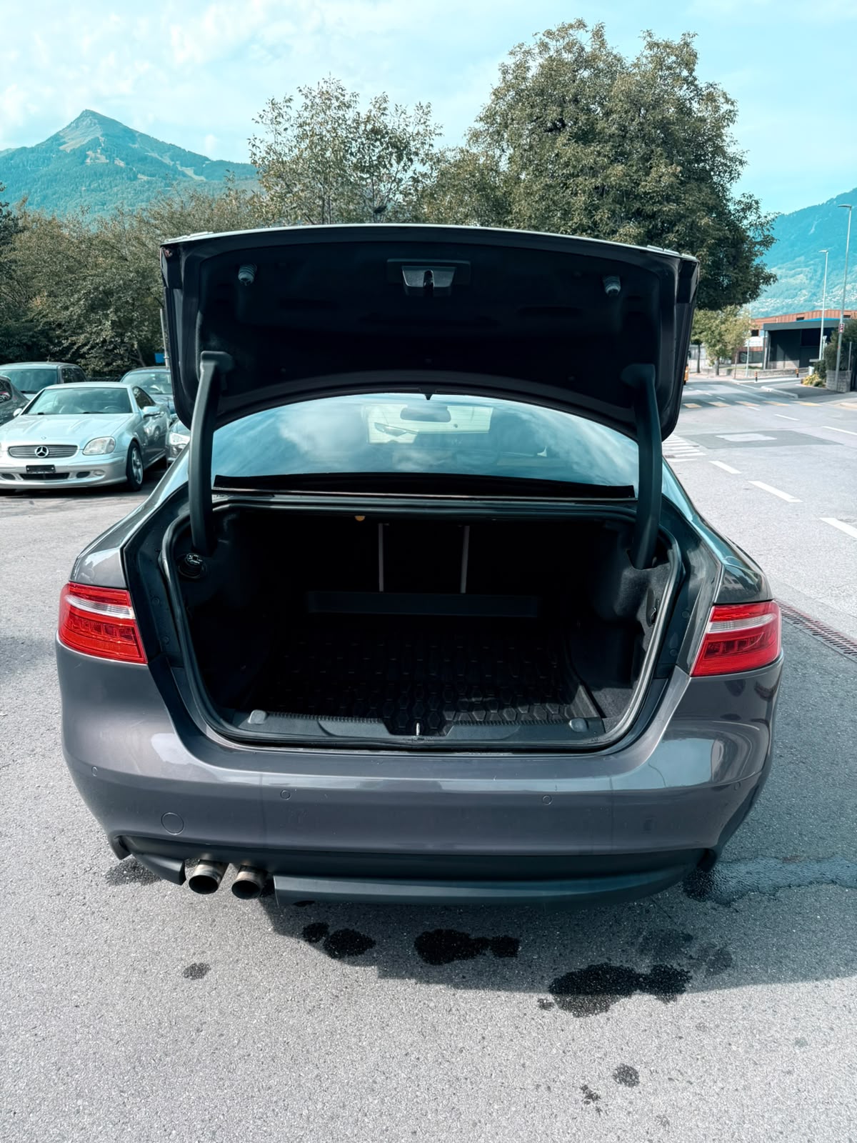 JAGUAR XE 20d R-Sport Automat-image-13