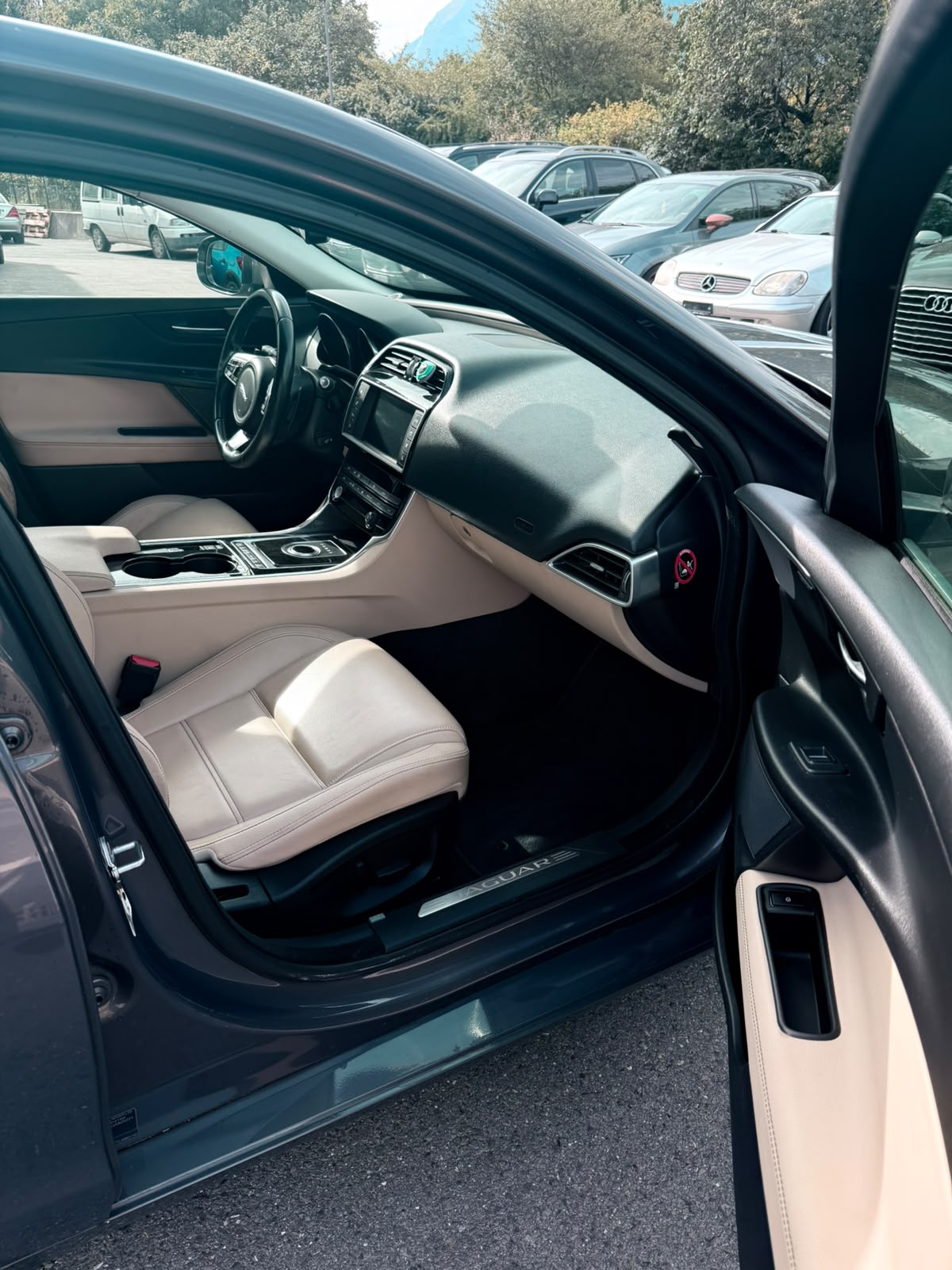 JAGUAR XE 20d R-Sport Automat-image-10