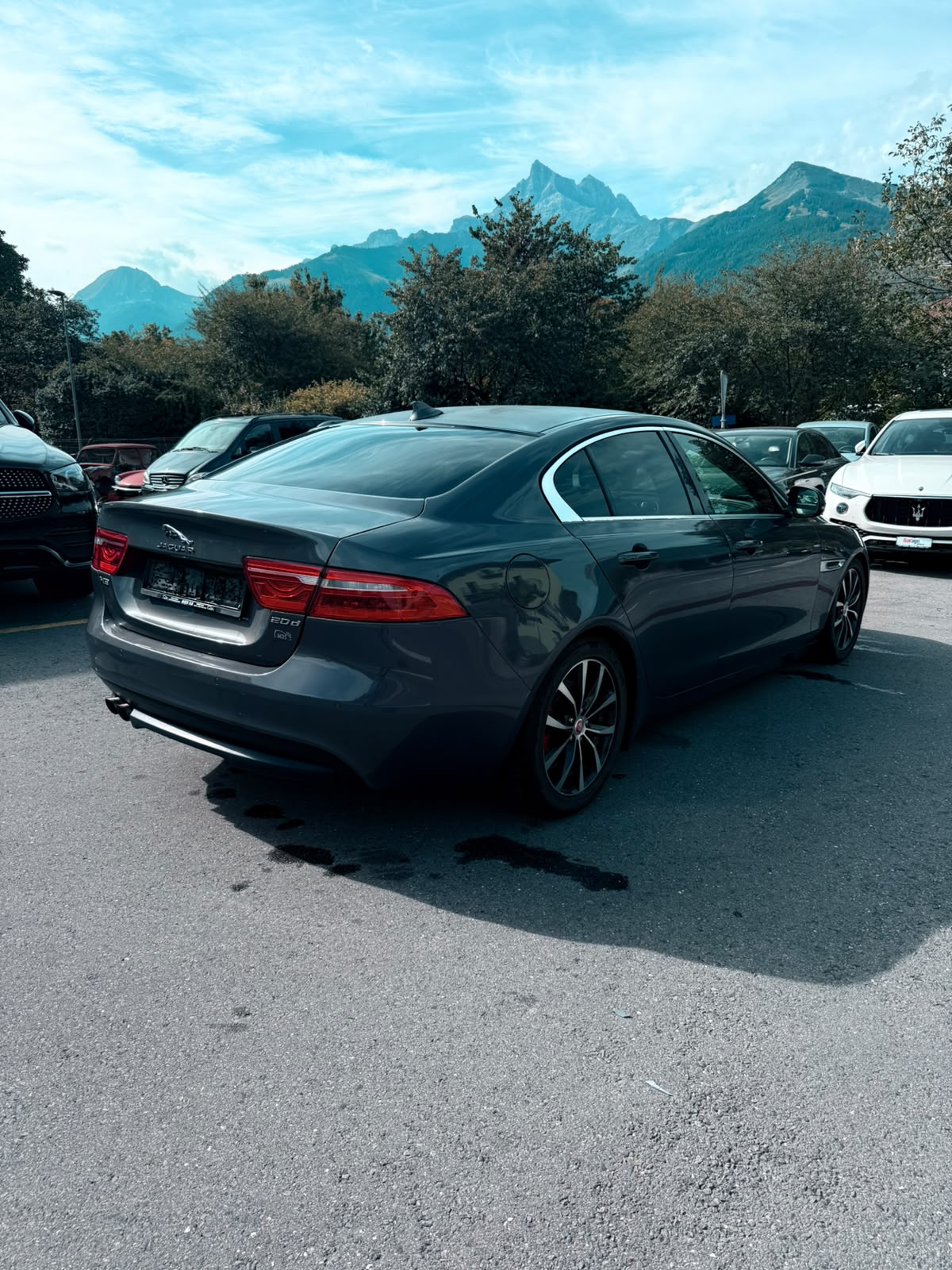 JAGUAR XE 20d R-Sport Automat-image-3