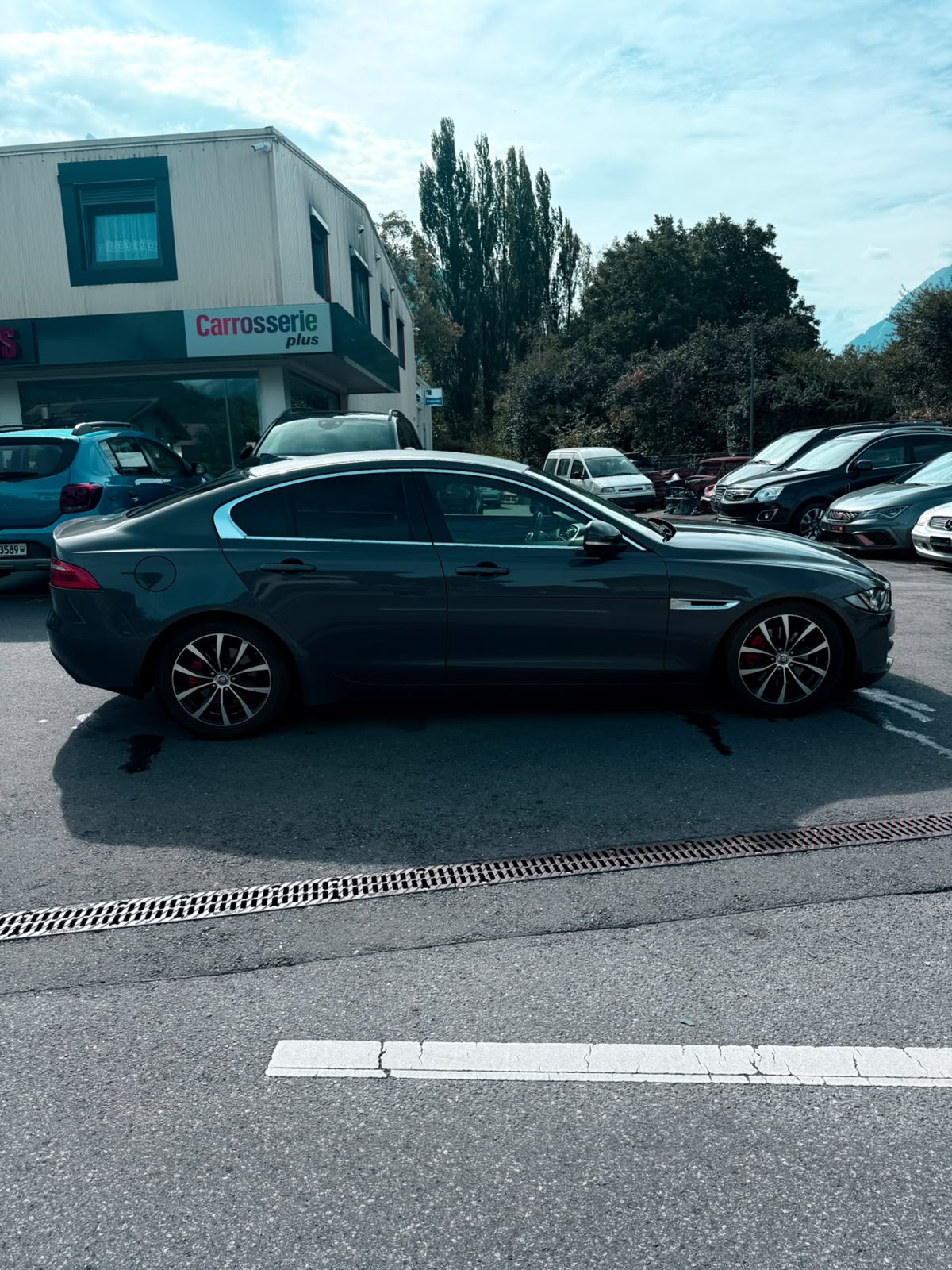 JAGUAR XE 20d R-Sport Automat-image-7