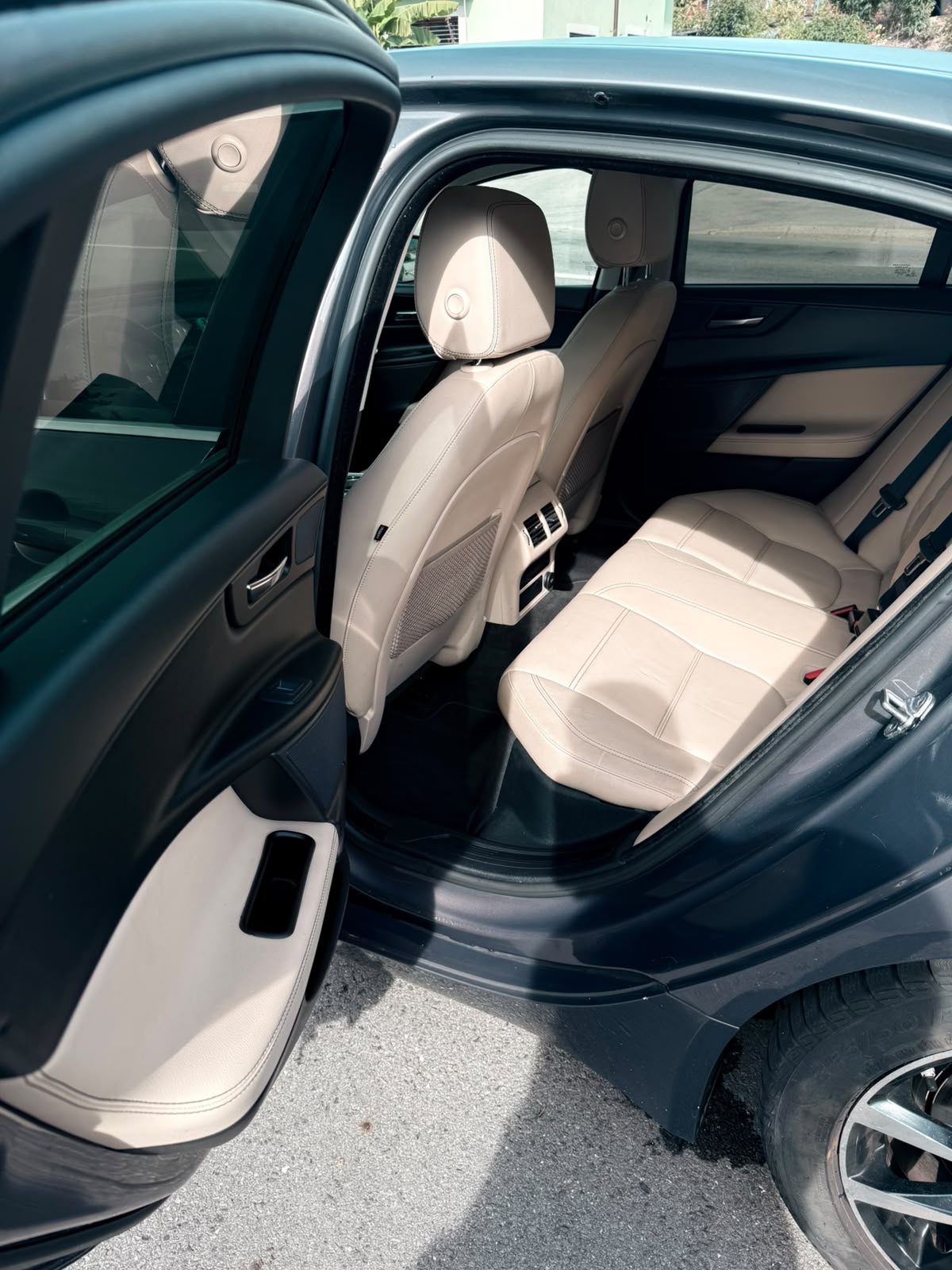 JAGUAR XE 20d R-Sport Automat-image-12