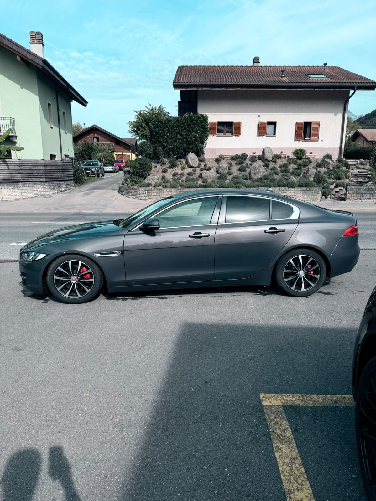 JAGUAR XE 20d R-Sport Automat-image-6