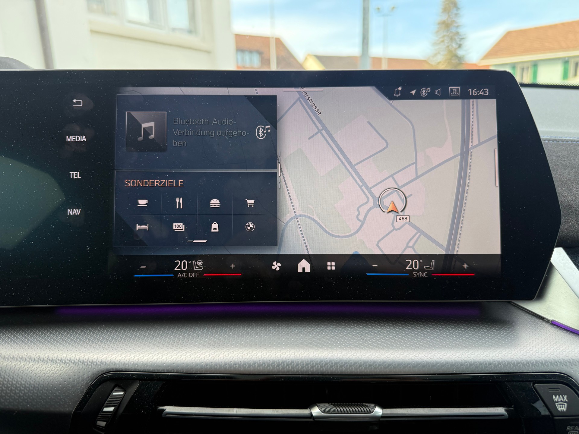BMW X1 23i xDrive paddles M-SPORT PRO-image-14