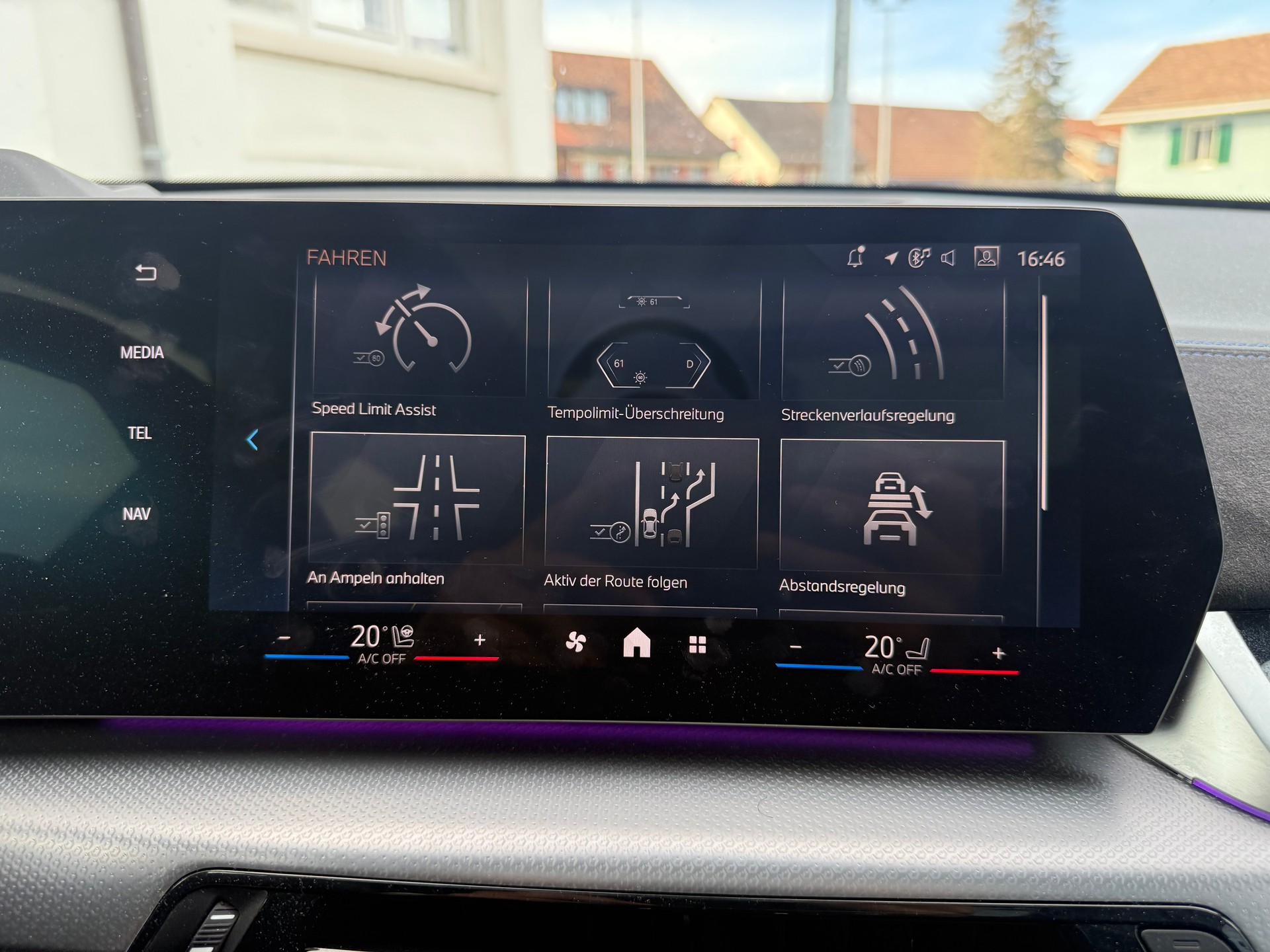 BMW X1 23i xDrive paddles M-SPORT PRO-image-26