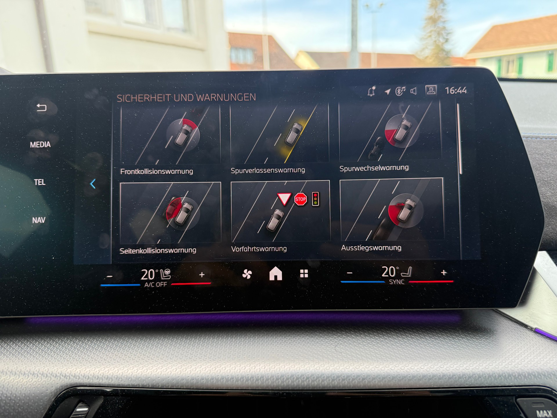 BMW X1 23i xDrive paddles M-SPORT PRO-image-17