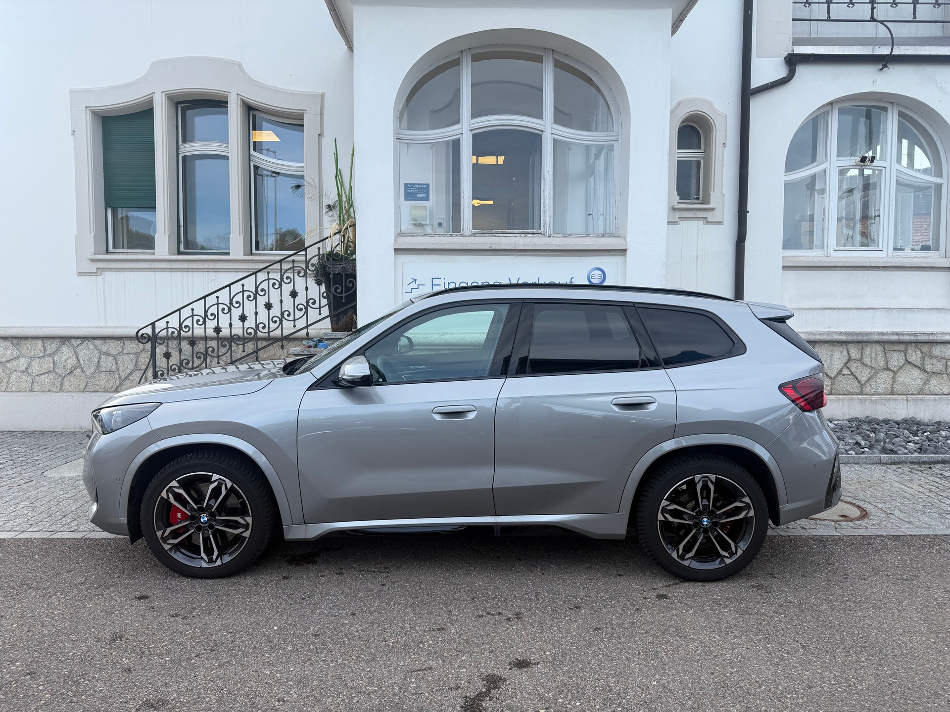 BMW X1 23i xDrive paddles M-SPORT PRO-image-1