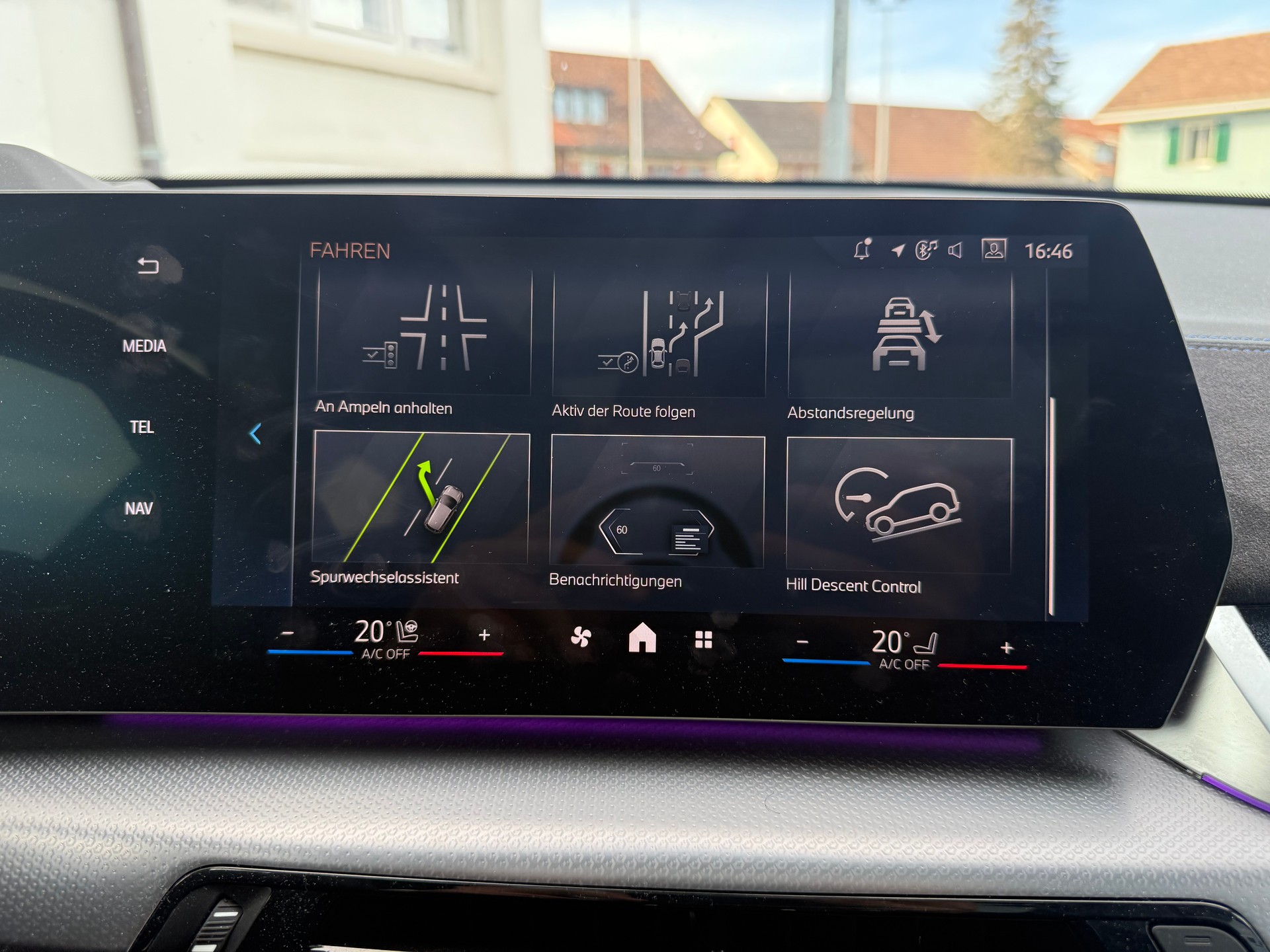 BMW X1 23i xDrive paddles M-SPORT PRO-image-27