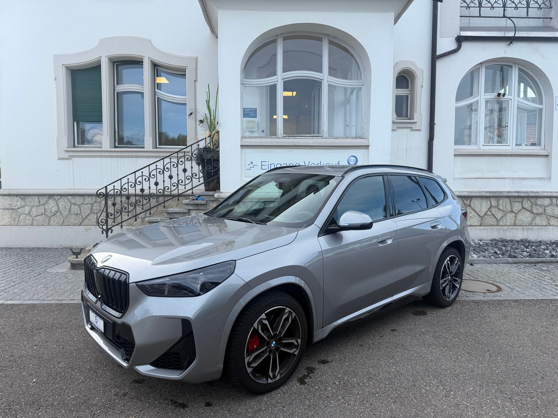 BMW X1 23i xDrive paddles M-SPORT PRO-image-0