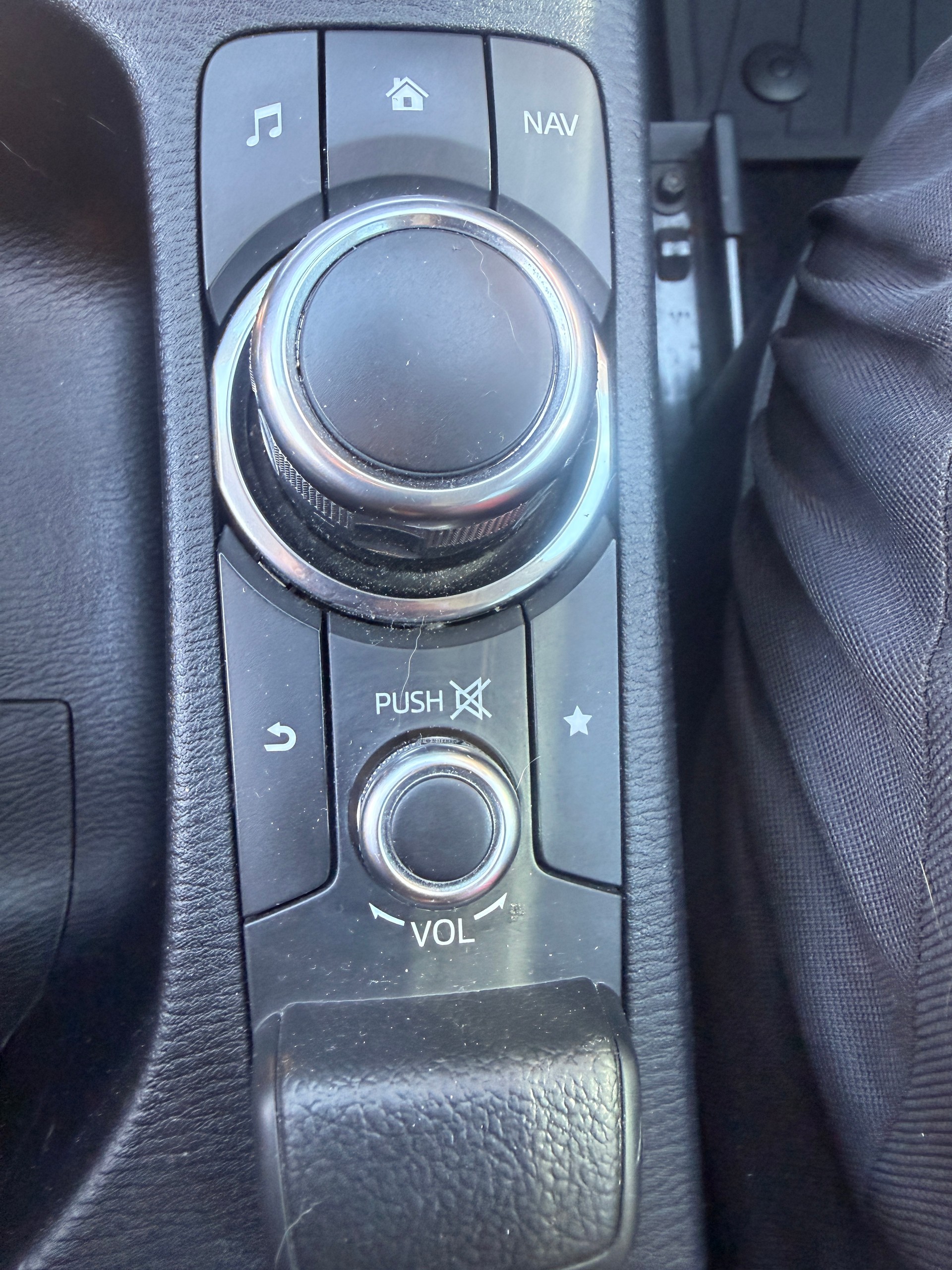 MAZDA 2 1.5i 16V Skyactiv-G Revolution-image-6