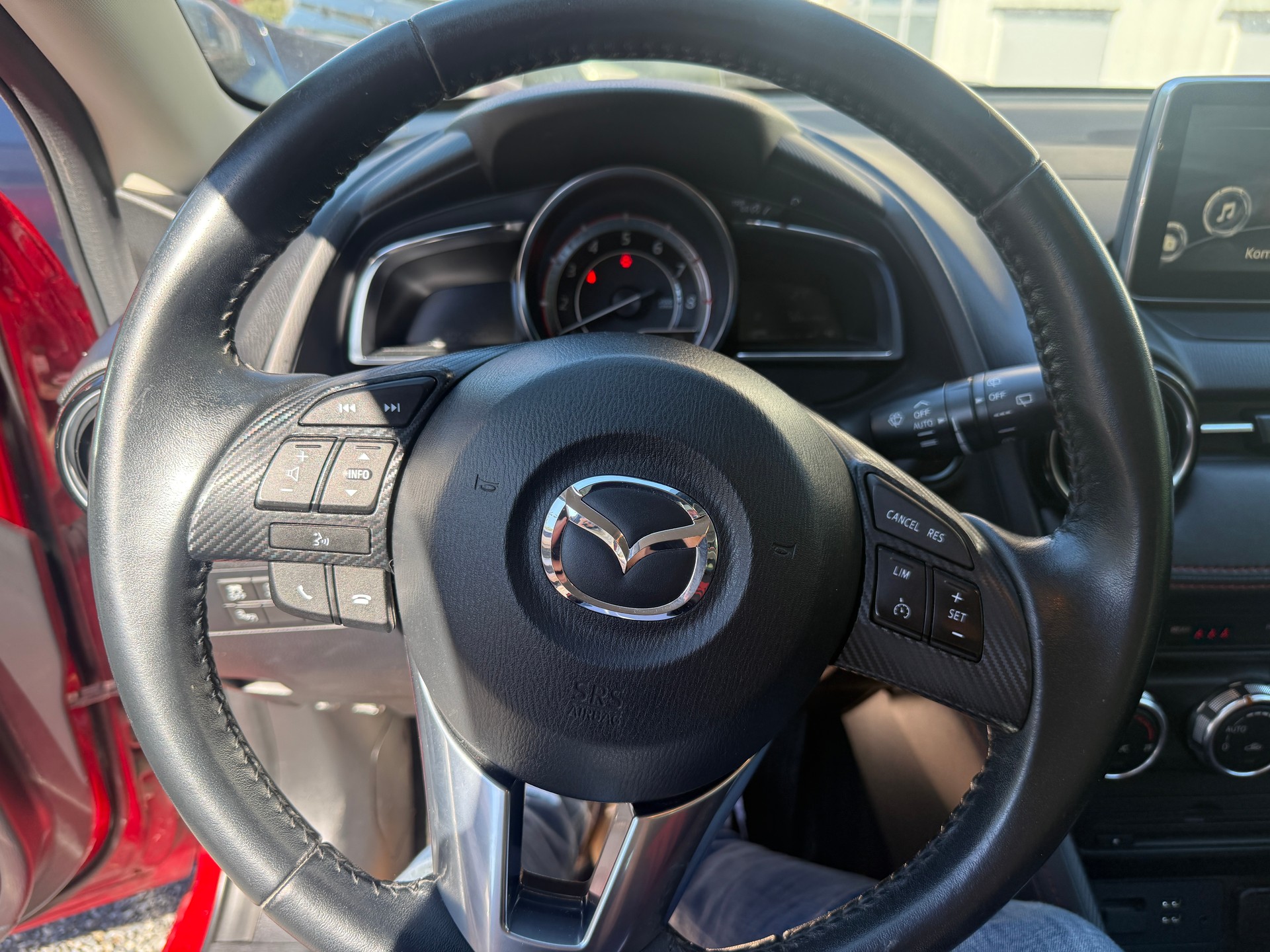 MAZDA 2 1.5i 16V Skyactiv-G Revolution-image-9