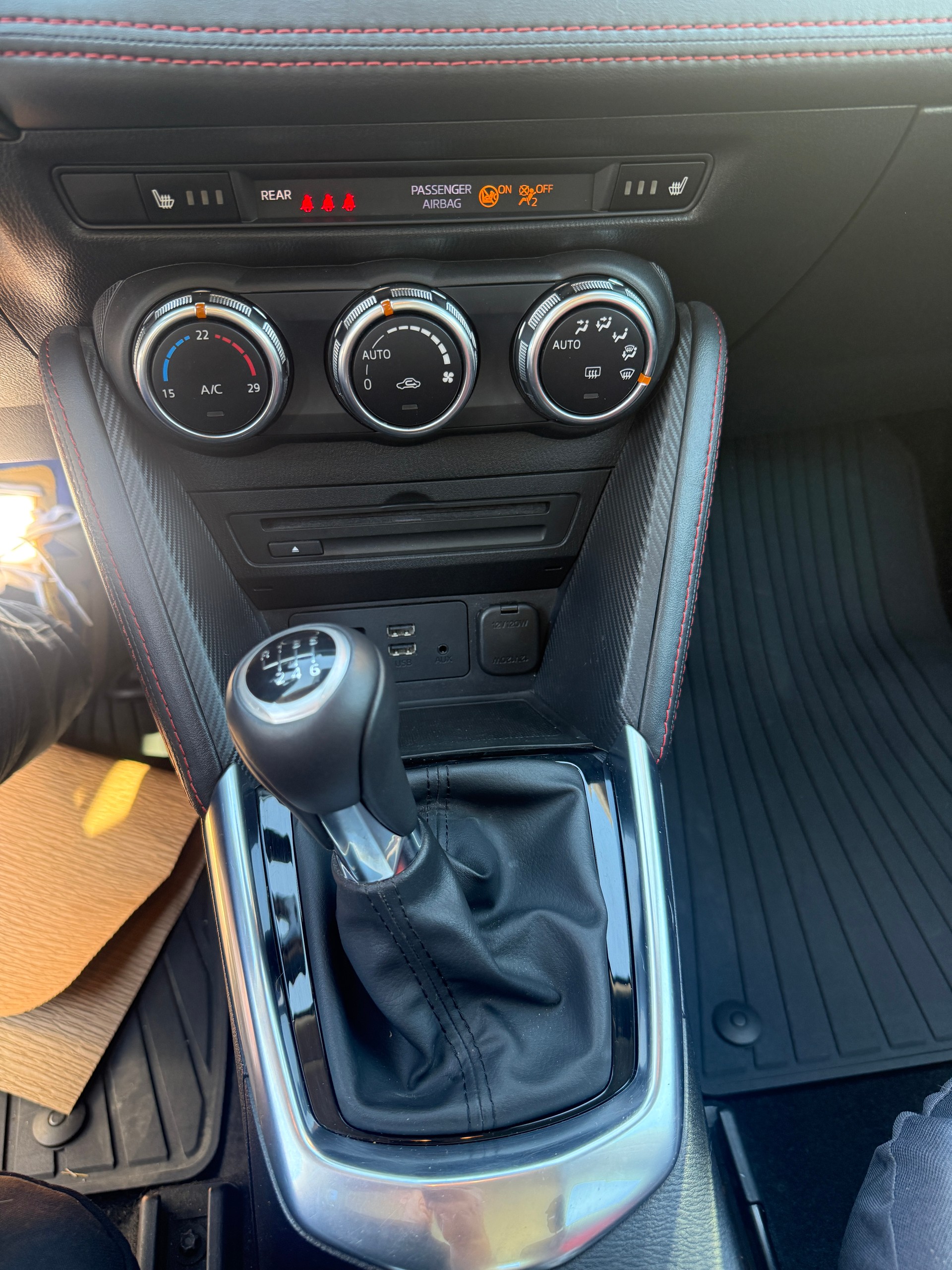 MAZDA 2 1.5i 16V Skyactiv-G Revolution-image-5