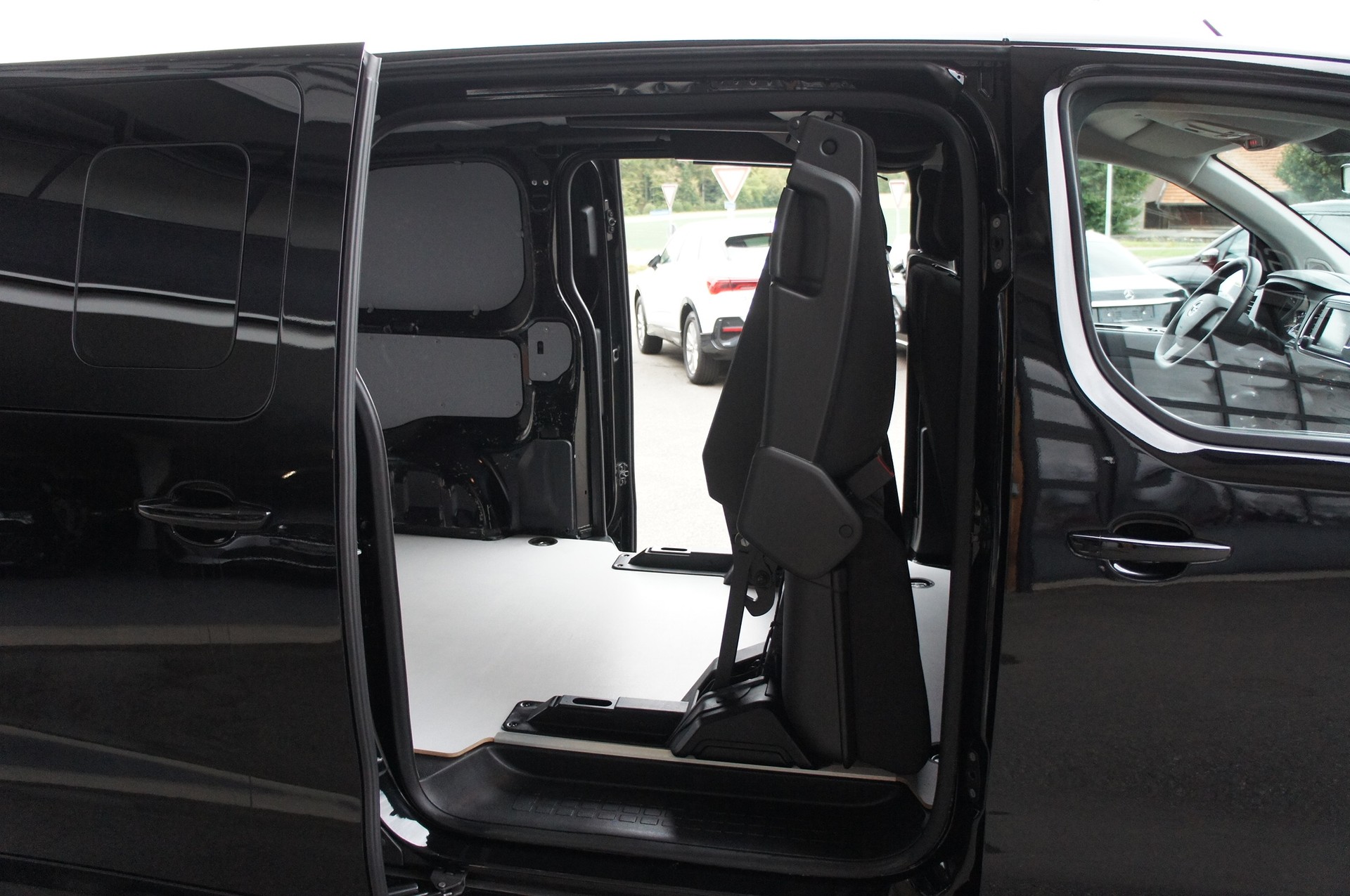 OPEL Vivaro Cargo 2.0 D s/s DK var. Dangel 4x4 mit Achse +90mm-image-13