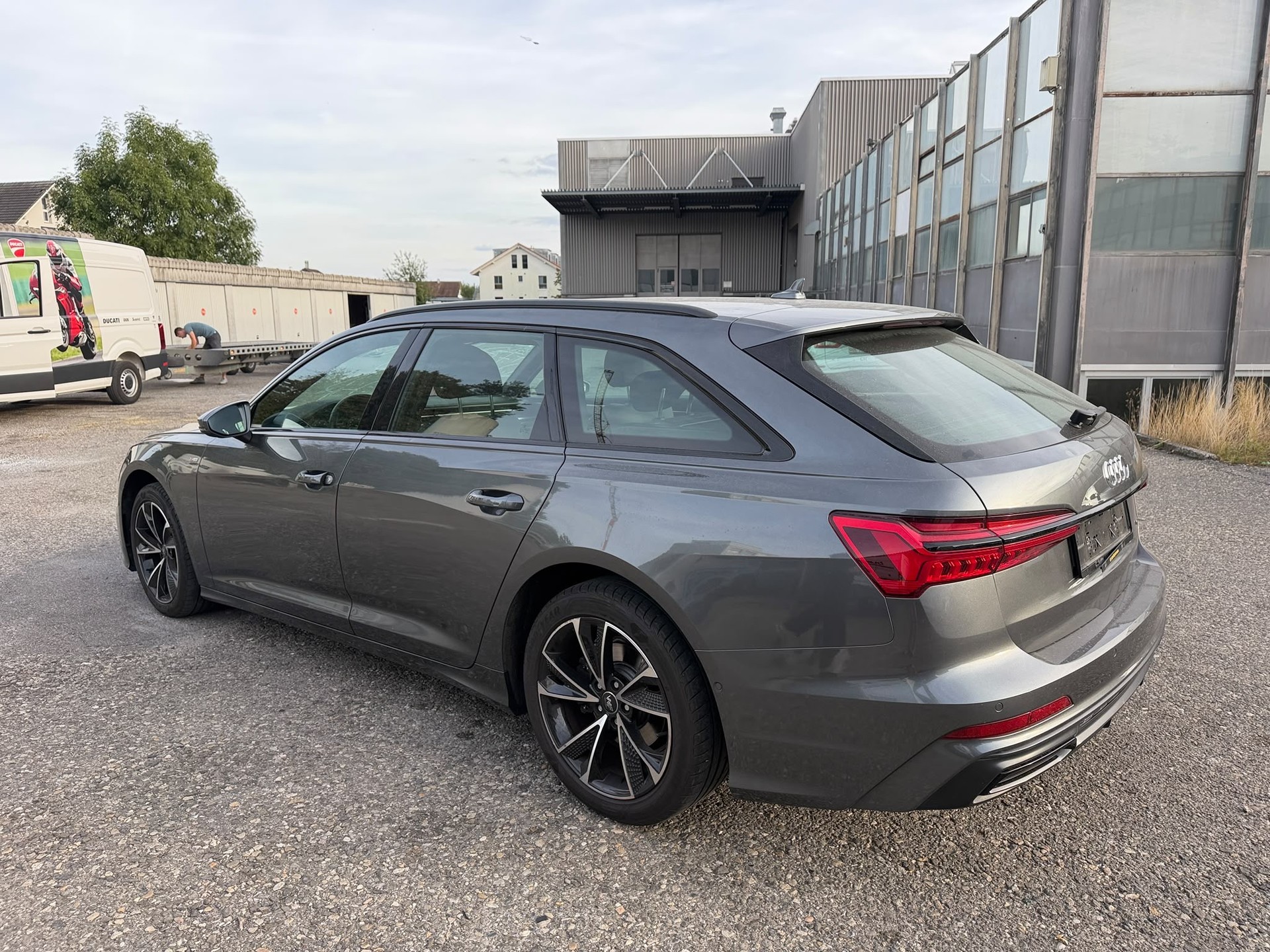 AUDI A6 Avant 40 TDI Sport Attraction quattro S-tronic-image-4
