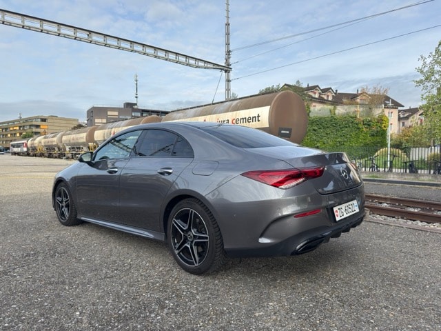 MERCEDES-BENZ CLA 220 d AMG Line-image-3