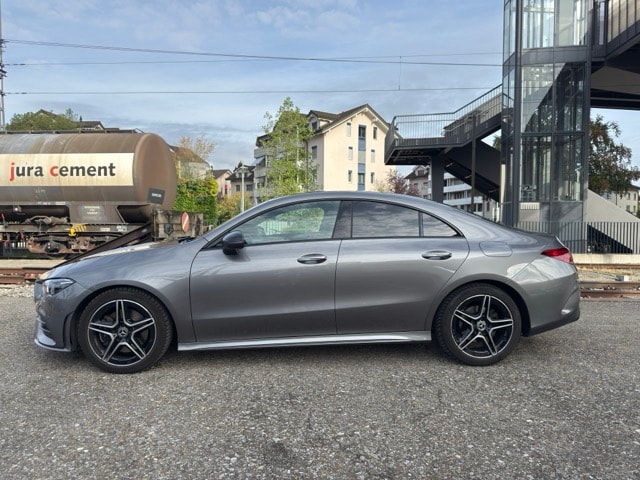 MERCEDES-BENZ CLA 220 d AMG Line-image-2