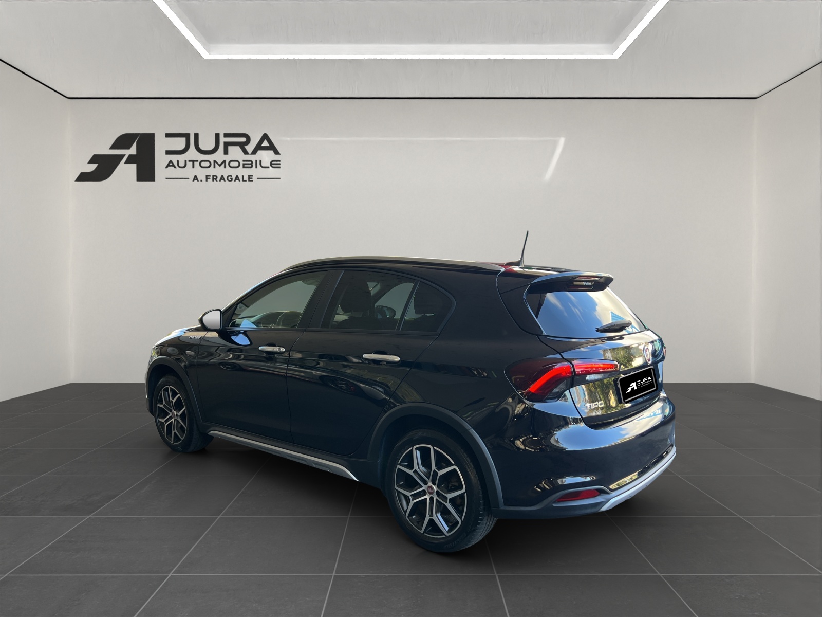 FIAT Tipo 1.5 Hybrid Cross-image-4