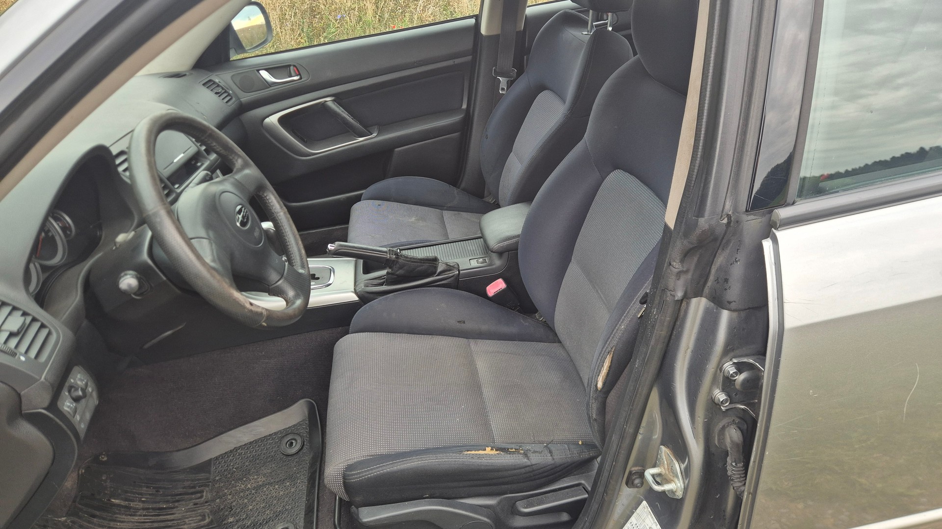 SUBARU Legacy 2.0R AWD Swiss-image-4