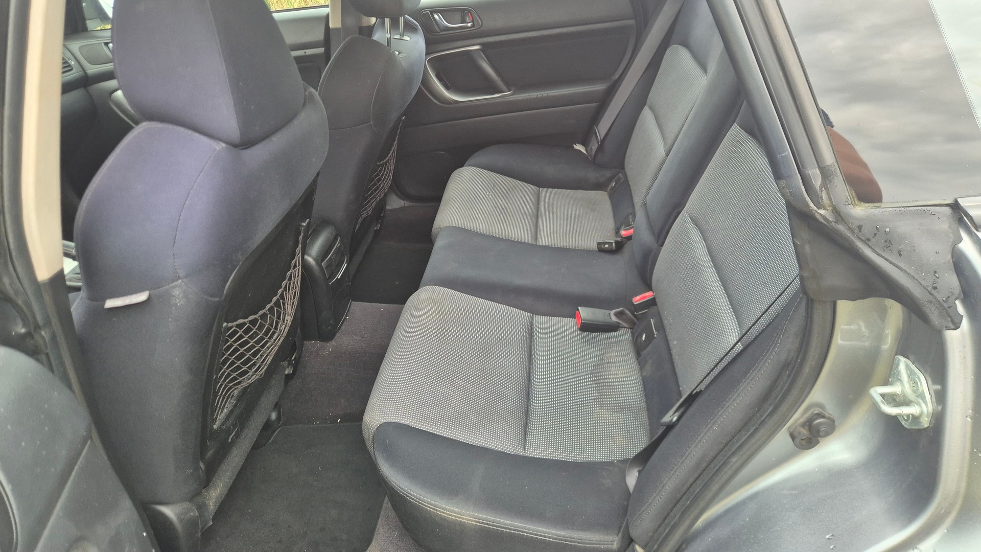 SUBARU Legacy 2.0R AWD Swiss-image-5