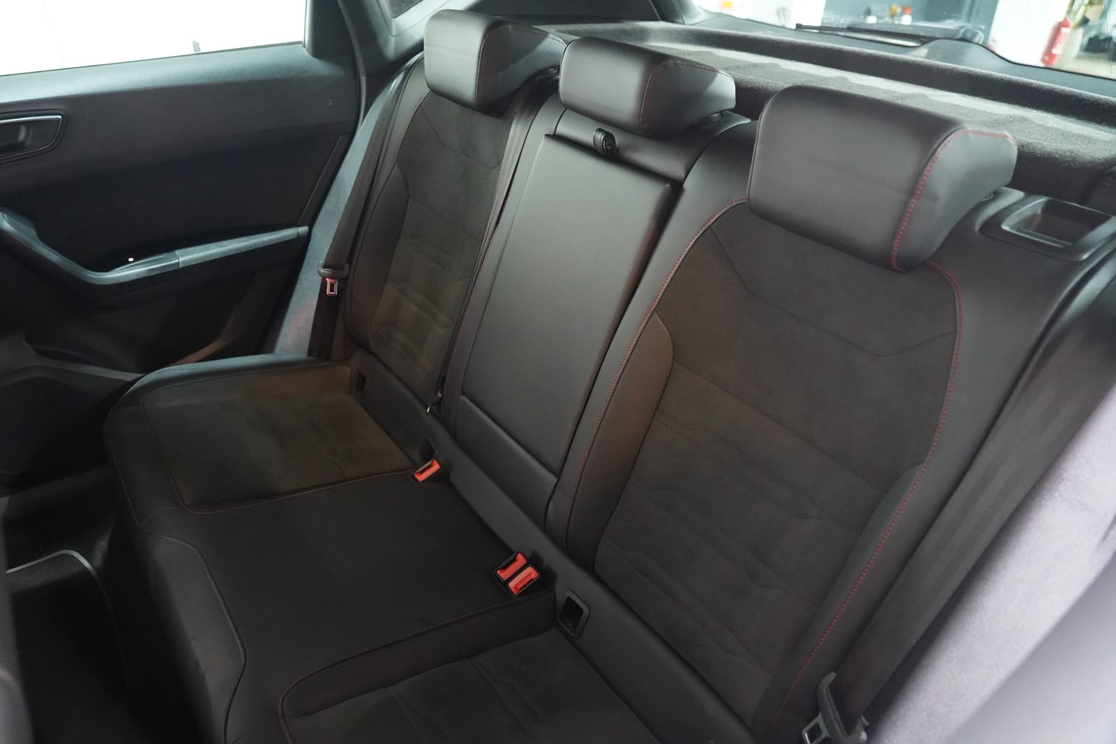SEAT Ateca 2.0 TDI CR Hola FR DSG 4Drive-image-15