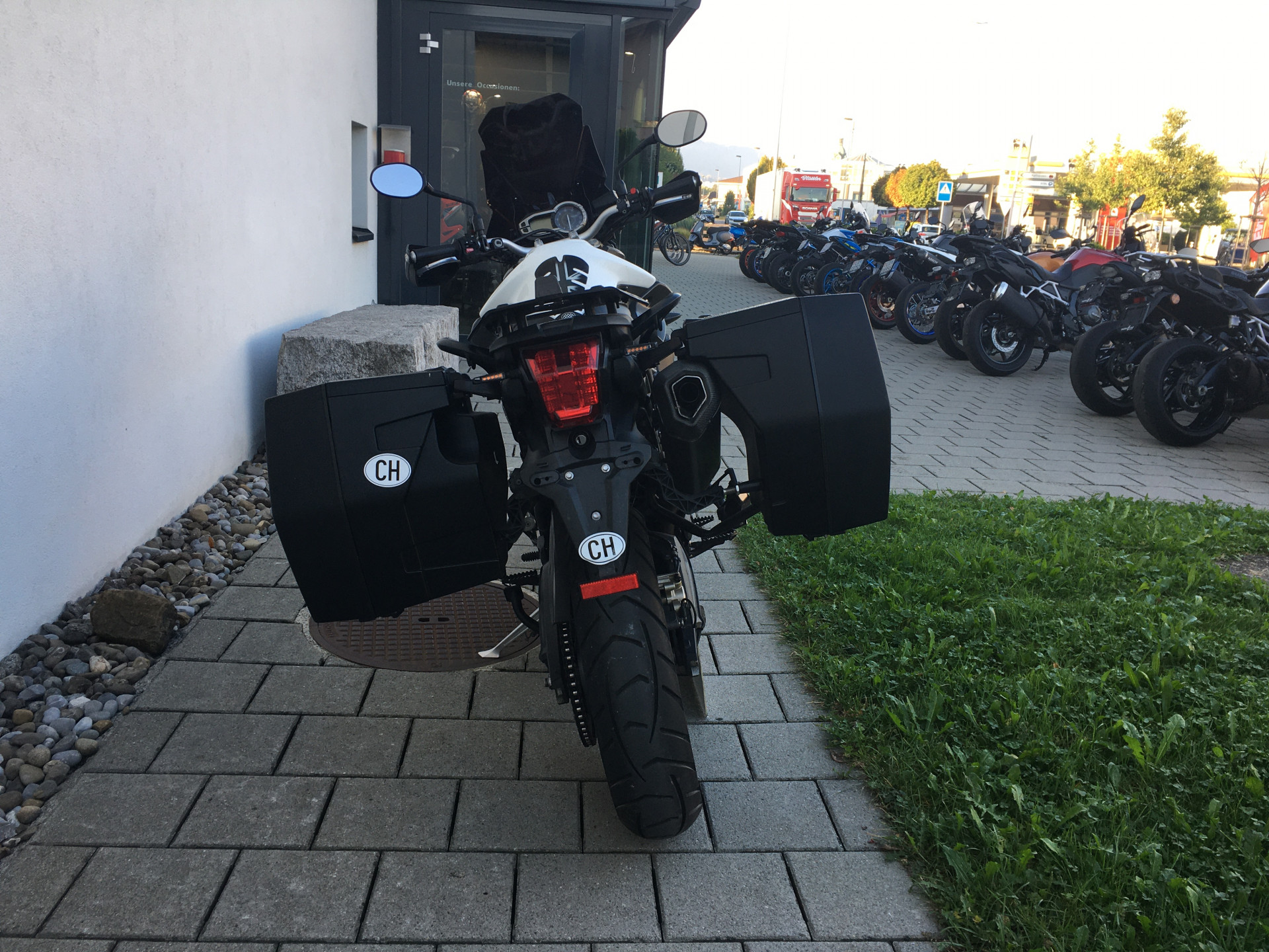 TRIUMPH Tiger 800-showroom-element-2