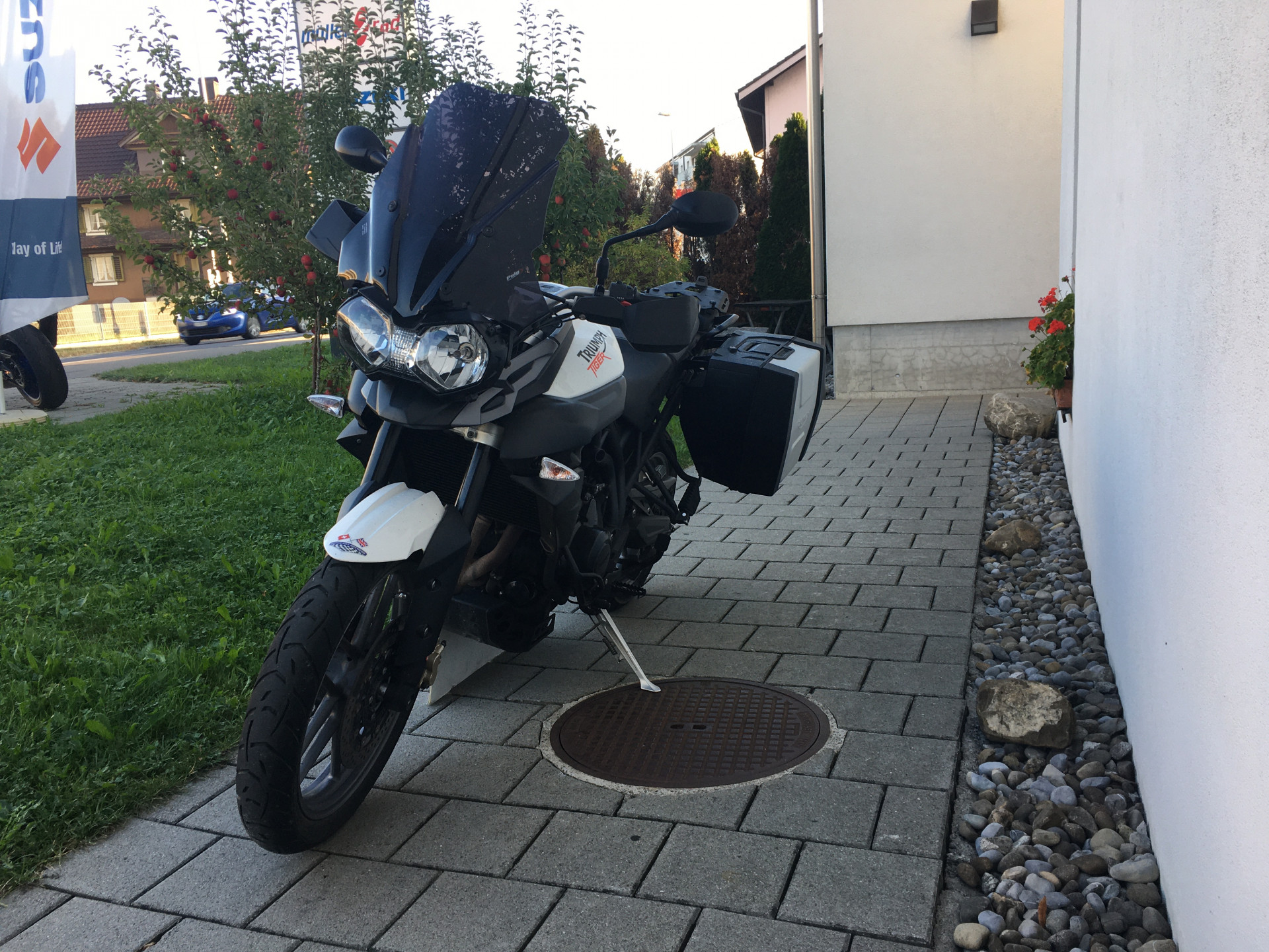 TRIUMPH Tiger 800-showroom-element-1
