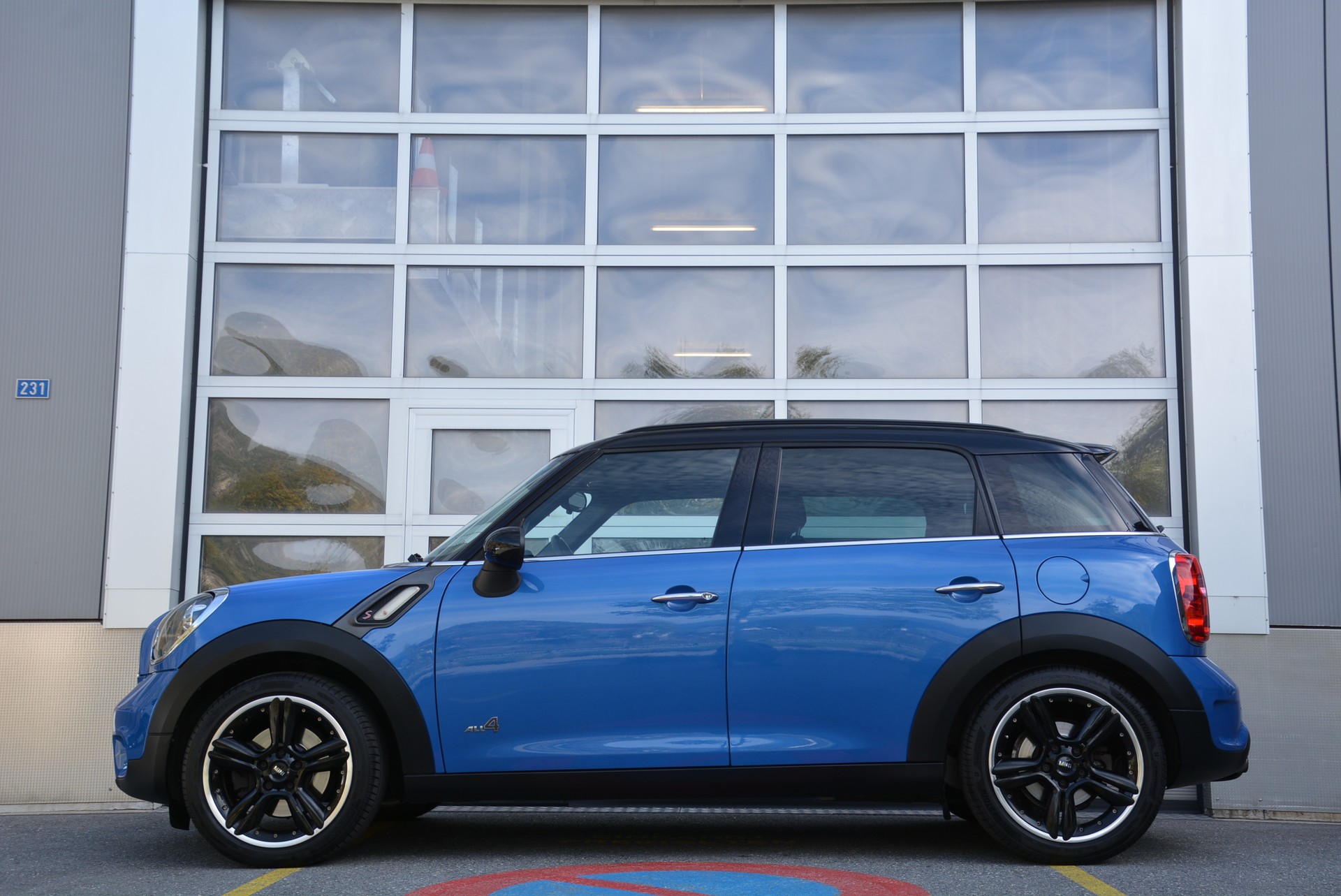 MINI Countryman Cooper S ALL4 Snowhill-image-3
