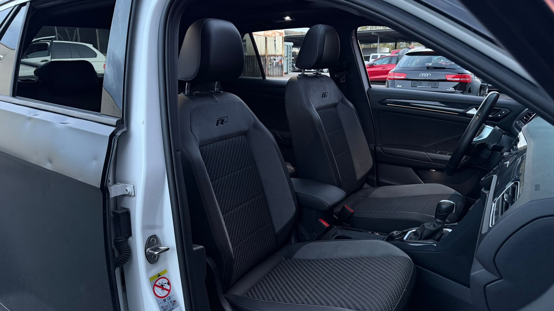 VW T-Roc 2.0 TSI Sport DSG 4Motion-image-13