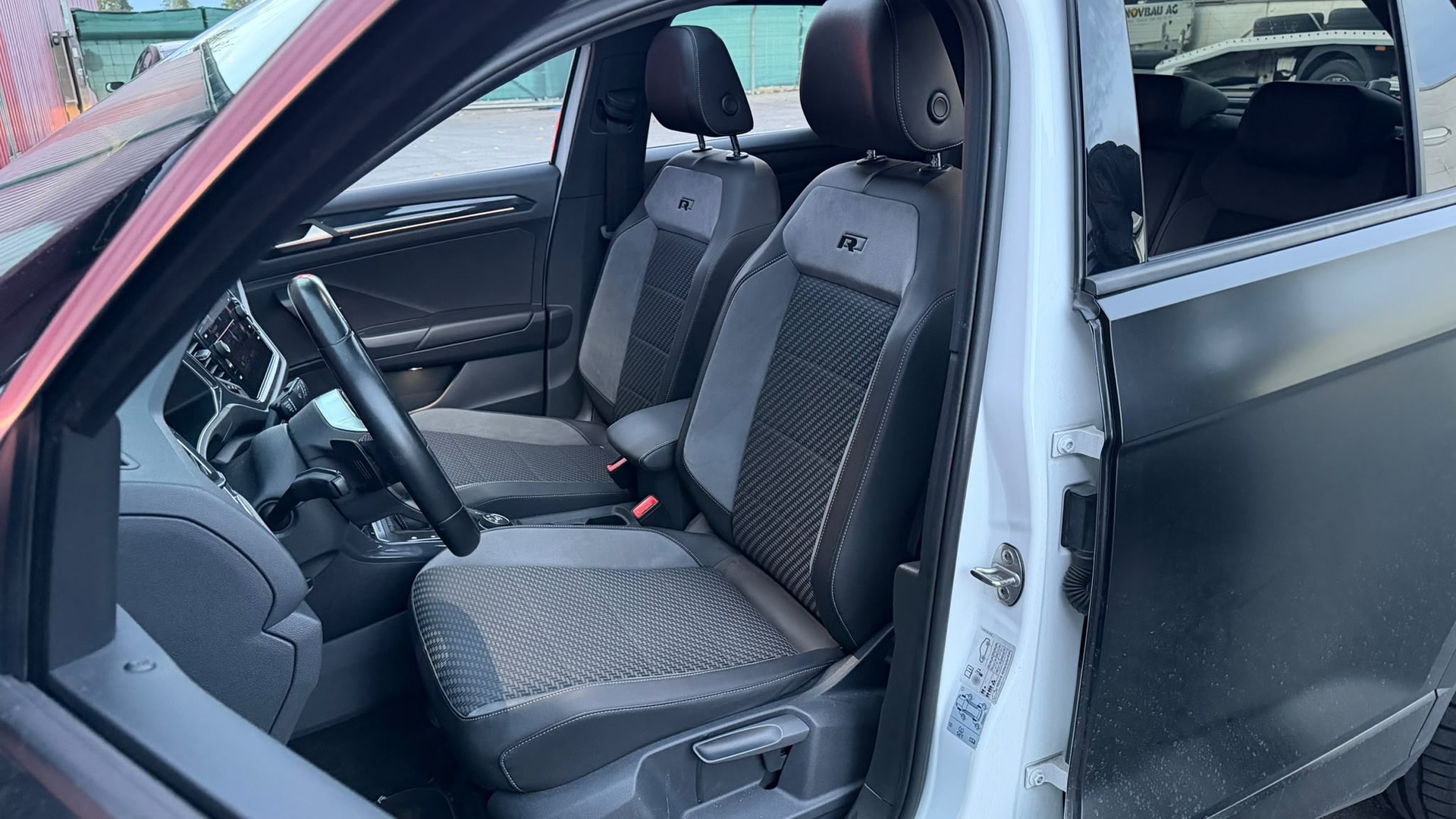 VW T-Roc 2.0 TSI Sport DSG 4Motion-image-11