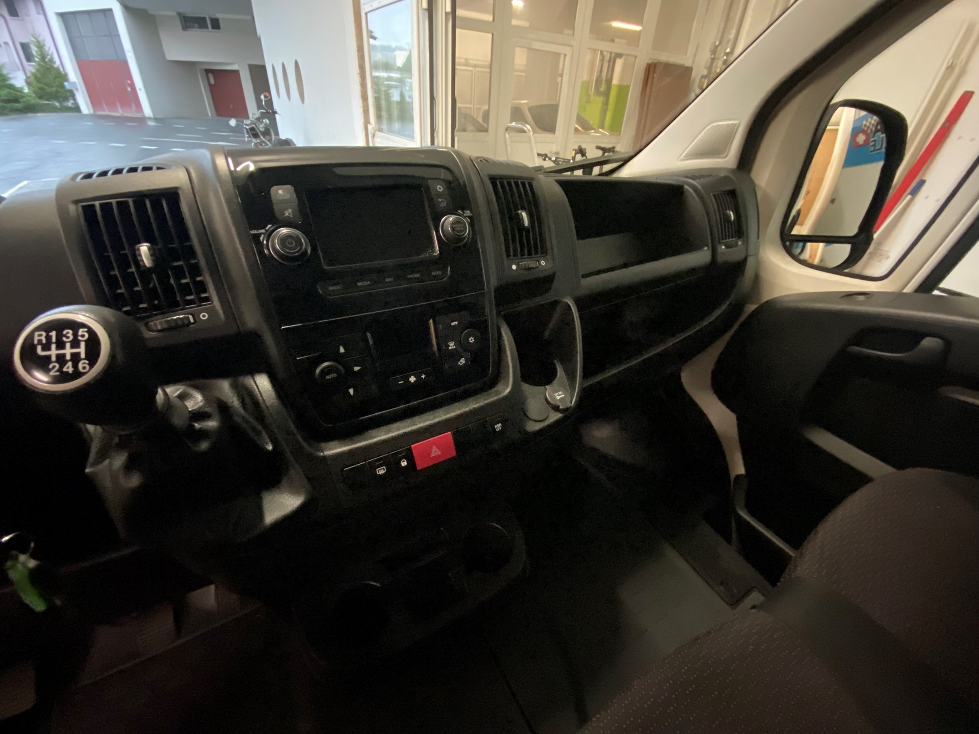 PEUGEOT Boxer 2.2 HDI 435 Premium L4H3-image-13