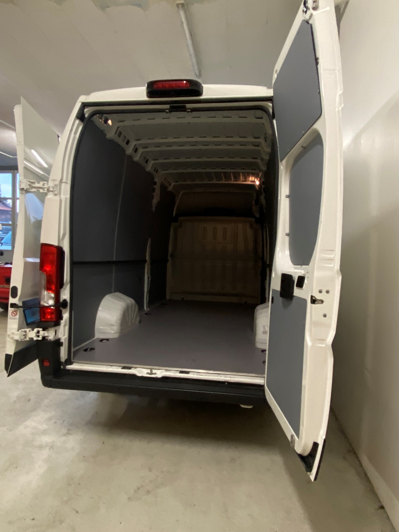 PEUGEOT Boxer 2.2 HDI 435 Premium L4H3-image-5