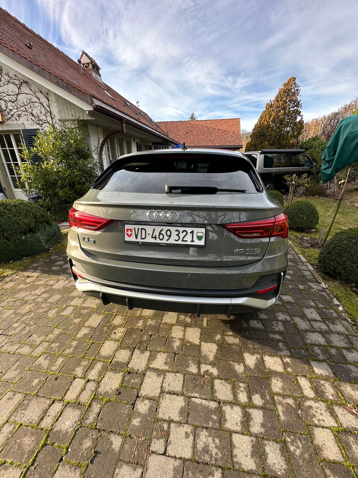 AUDI Q3 Sportback 40 TFSI S line quattro S-tronic-image-4