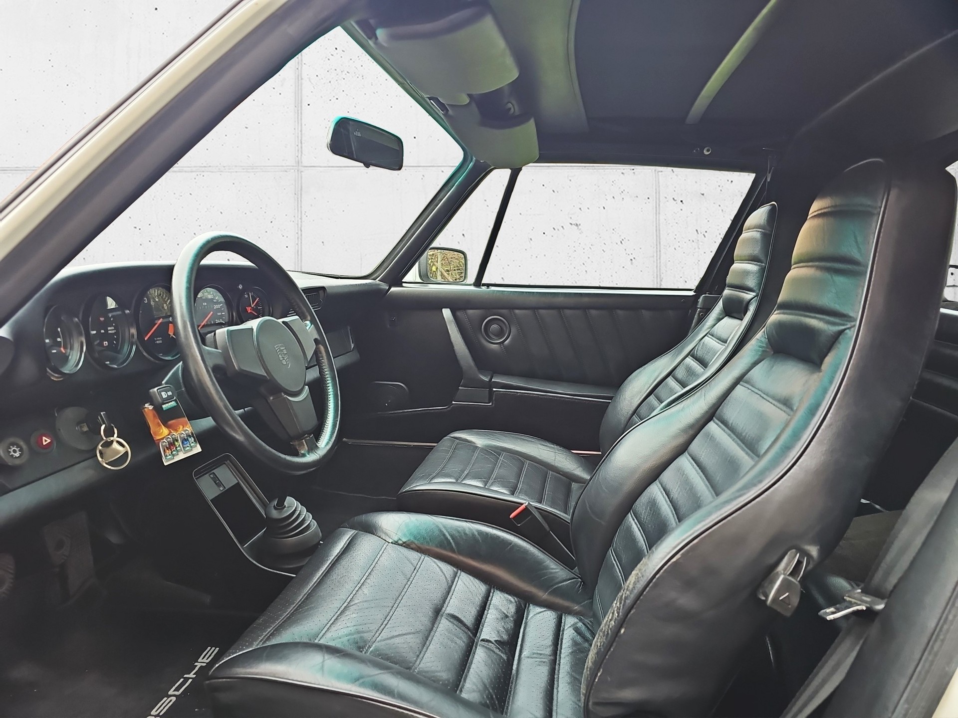 PORSCHE 911 SC Cabrio-image-10