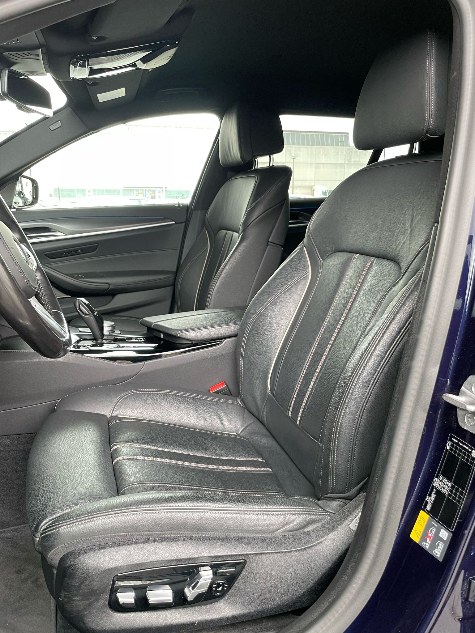 BMW 530e xDrive SAG Touring-image-6