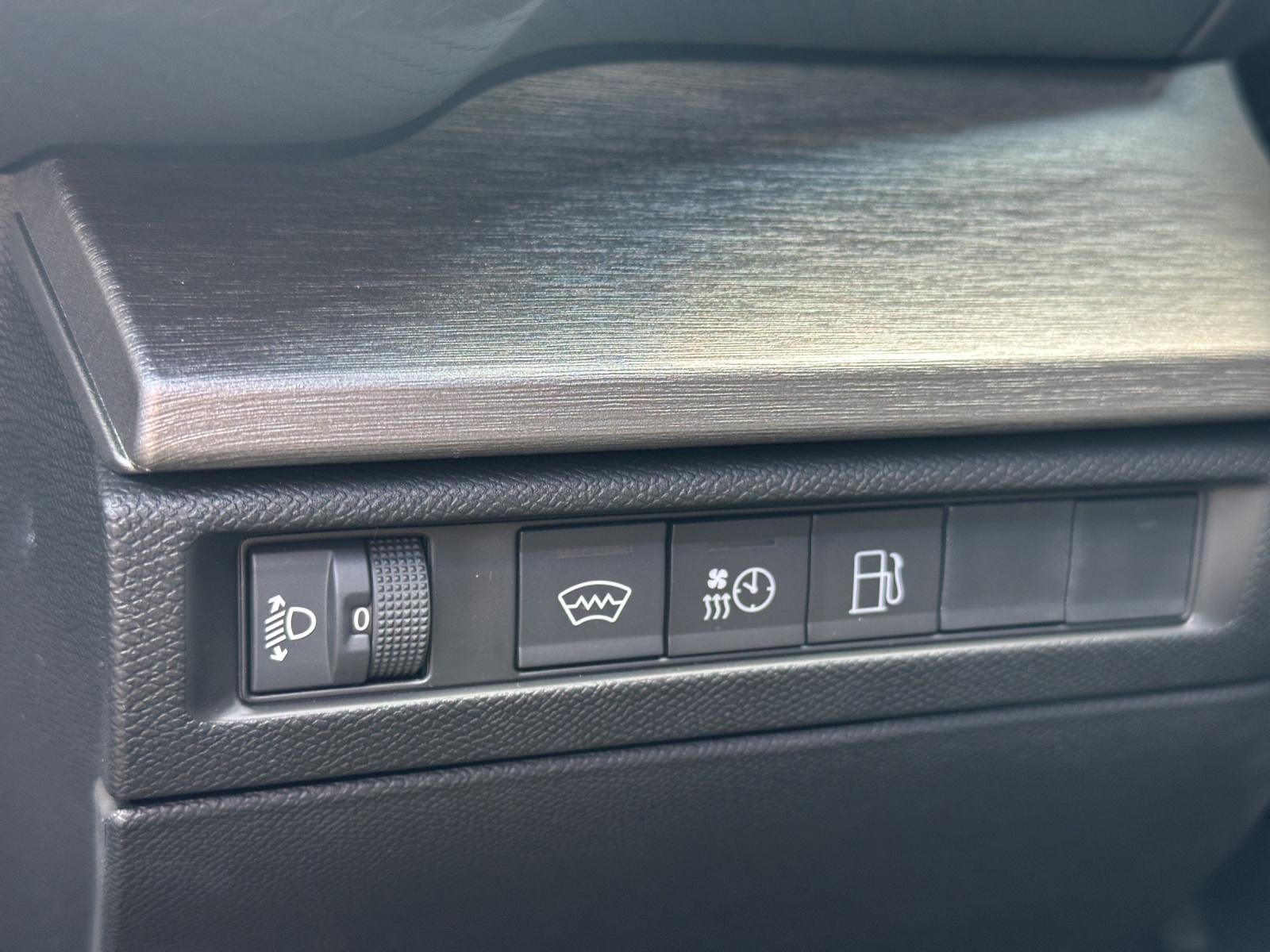 CITROEN C5 X 1.6 Plug-in Hybrid 225 Swiss Edition-image-12