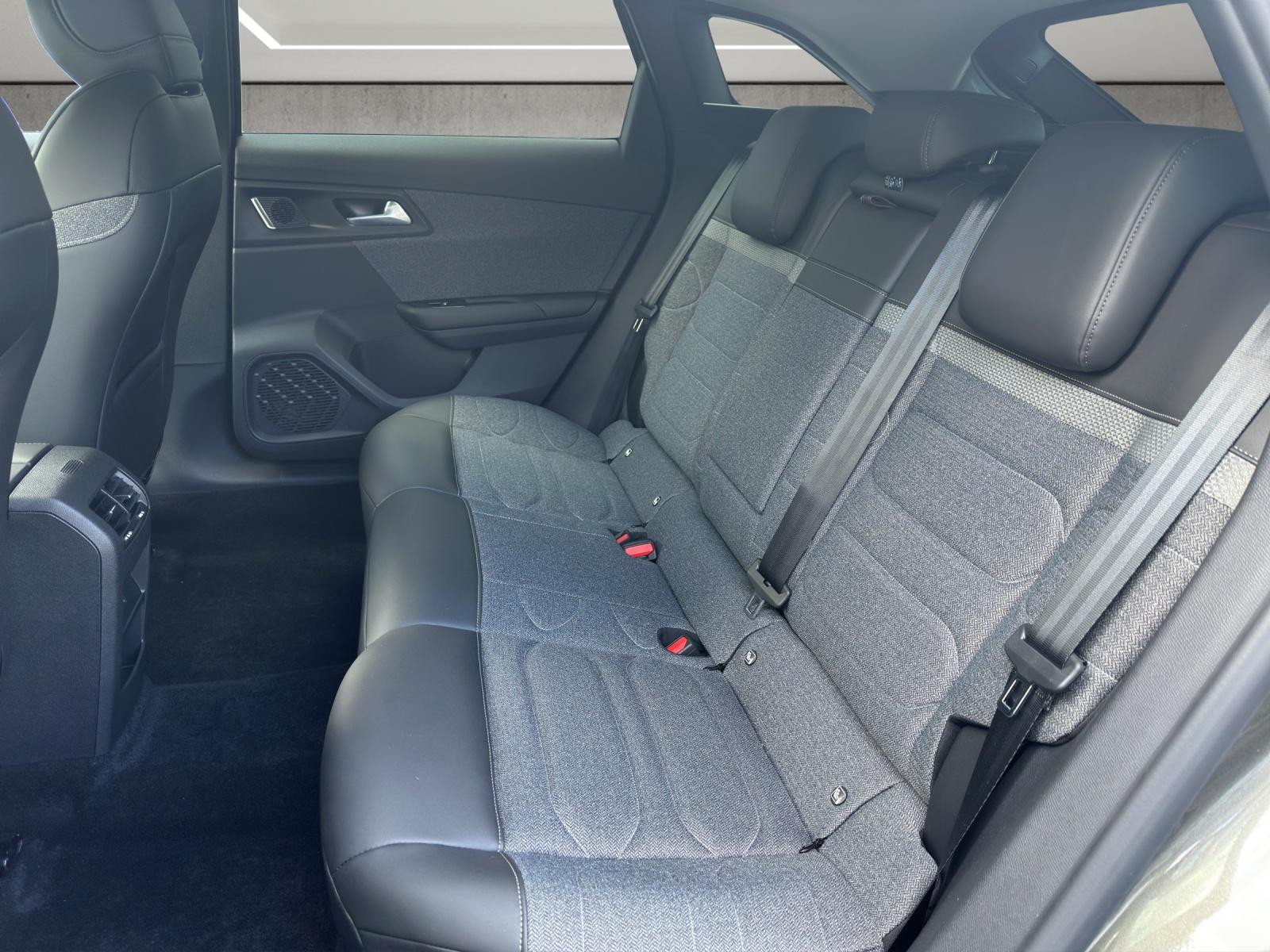 CITROEN C5 X 1.6 Plug-in Hybrid 225 Swiss Edition-image-13
