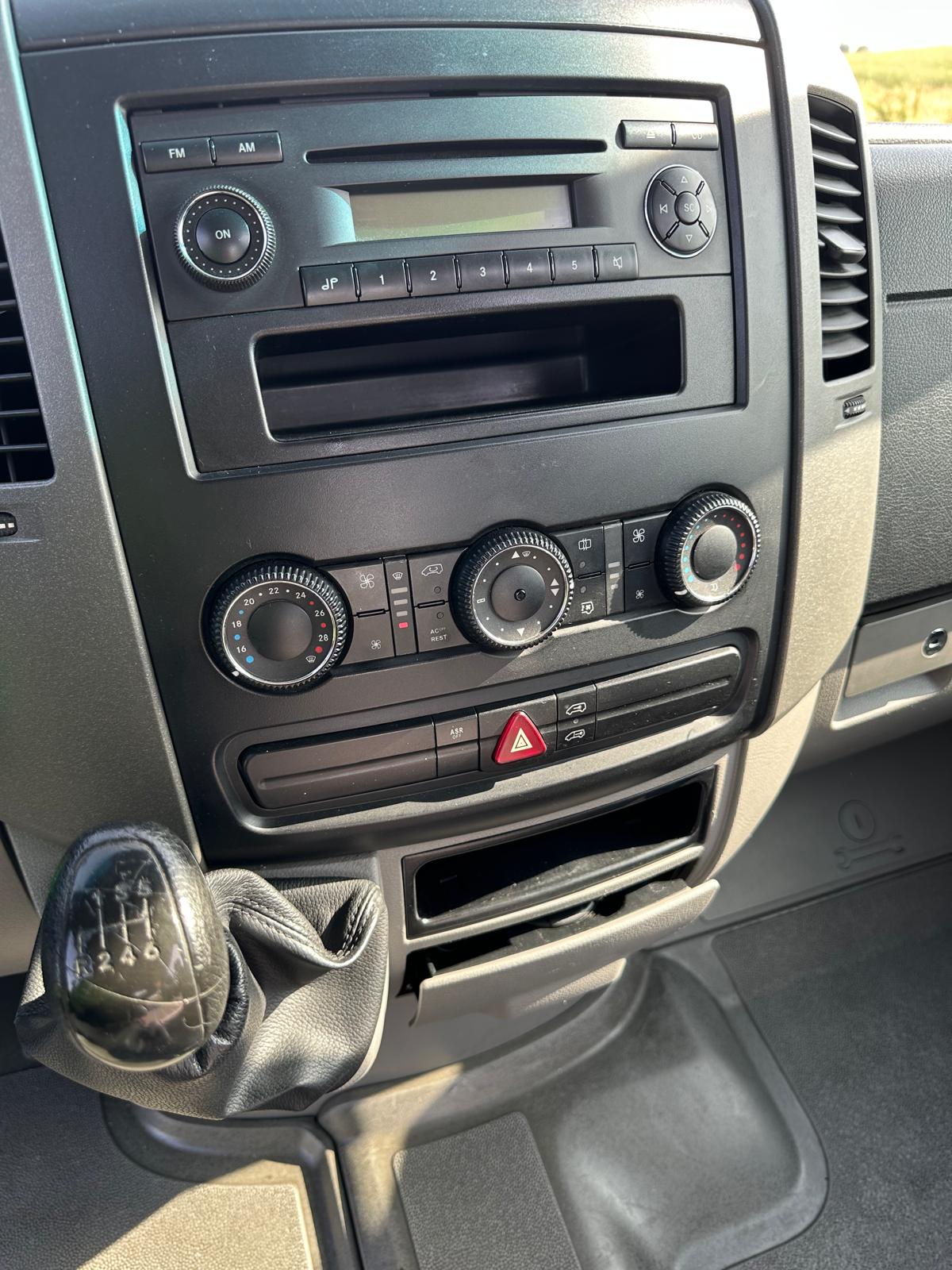 MERCEDES-BENZ 311 CDI-image-28