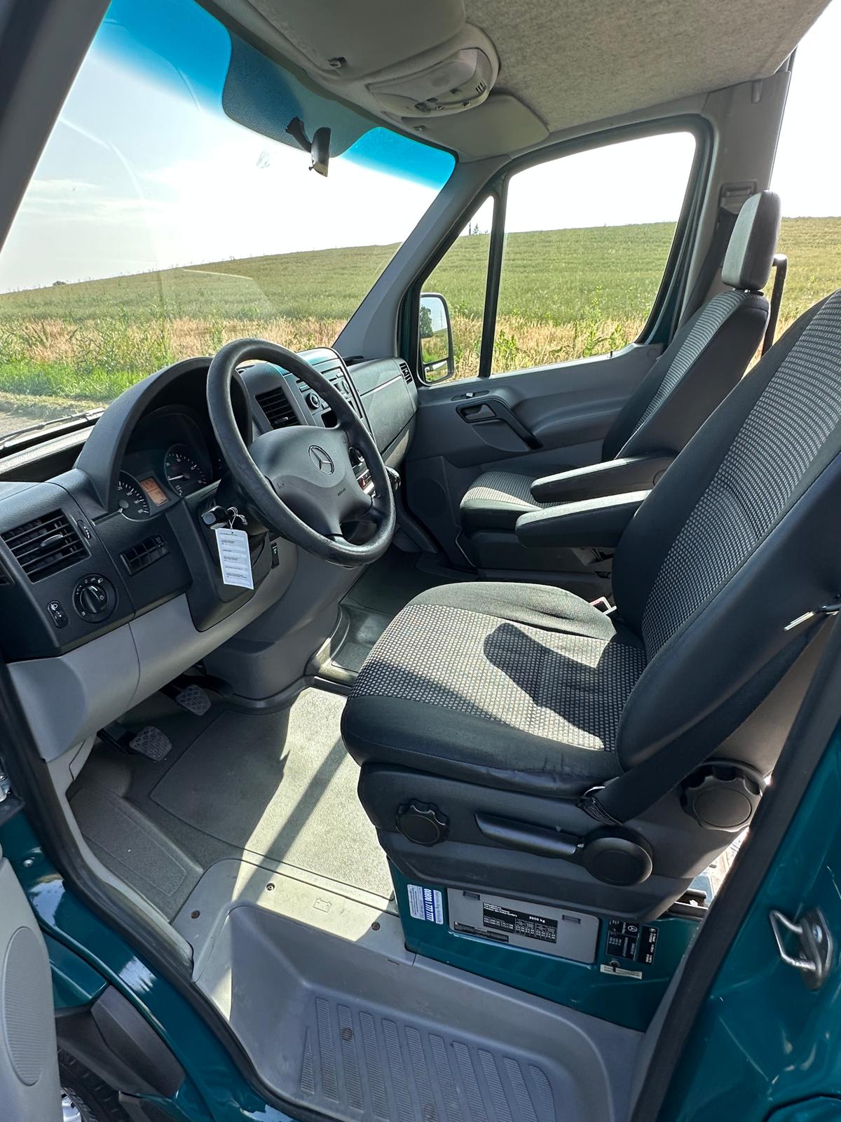 MERCEDES-BENZ 311 CDI-image-2