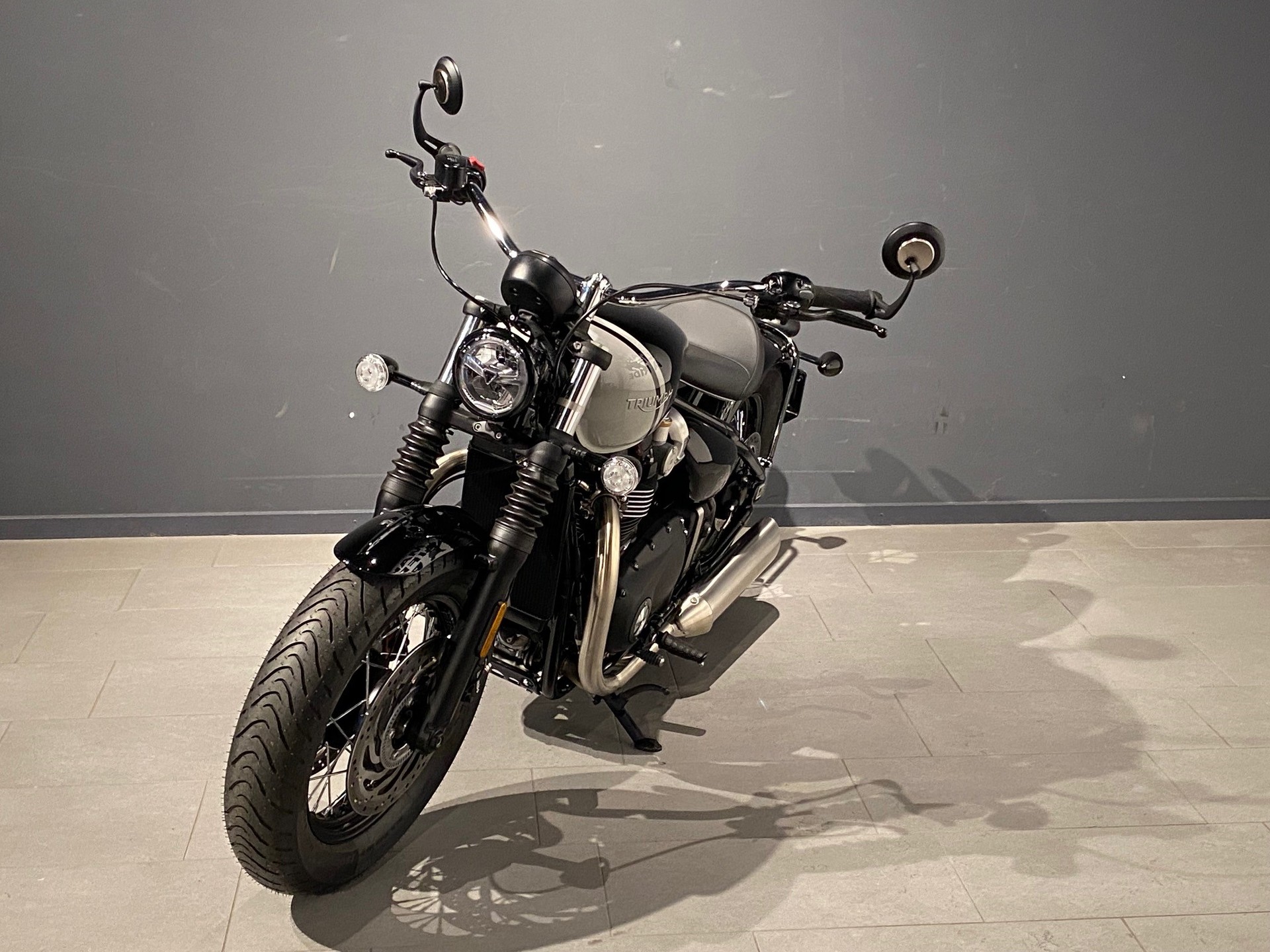 TRIUMPH Bonneville 1200 Bobber-showroom-element-2
