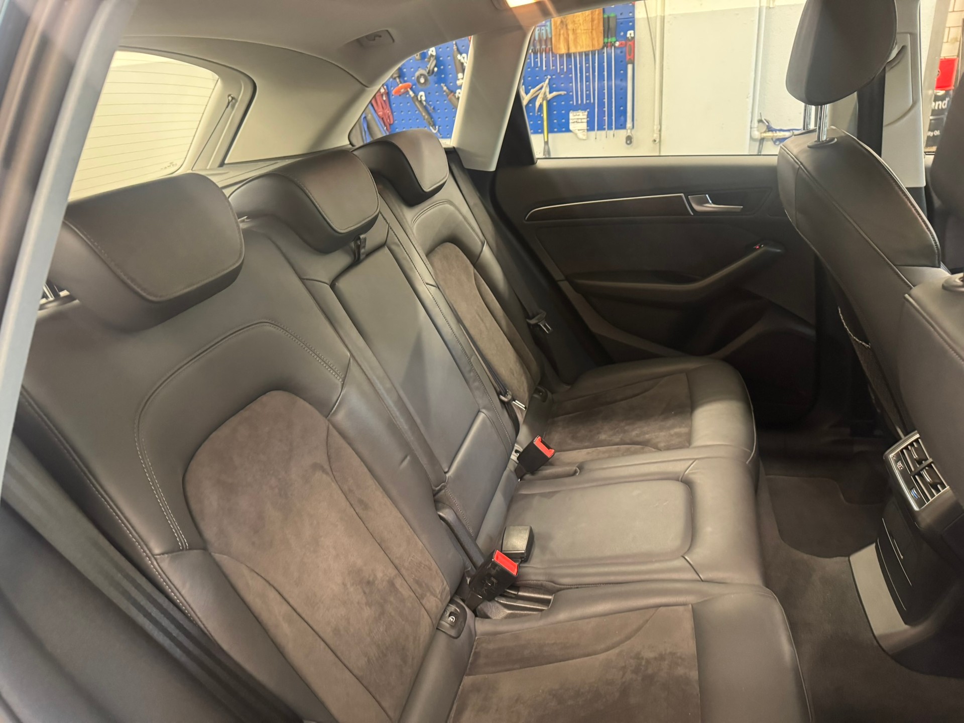 AUDI Q5 3.0 TDI clean quattro S-tronic-image-12