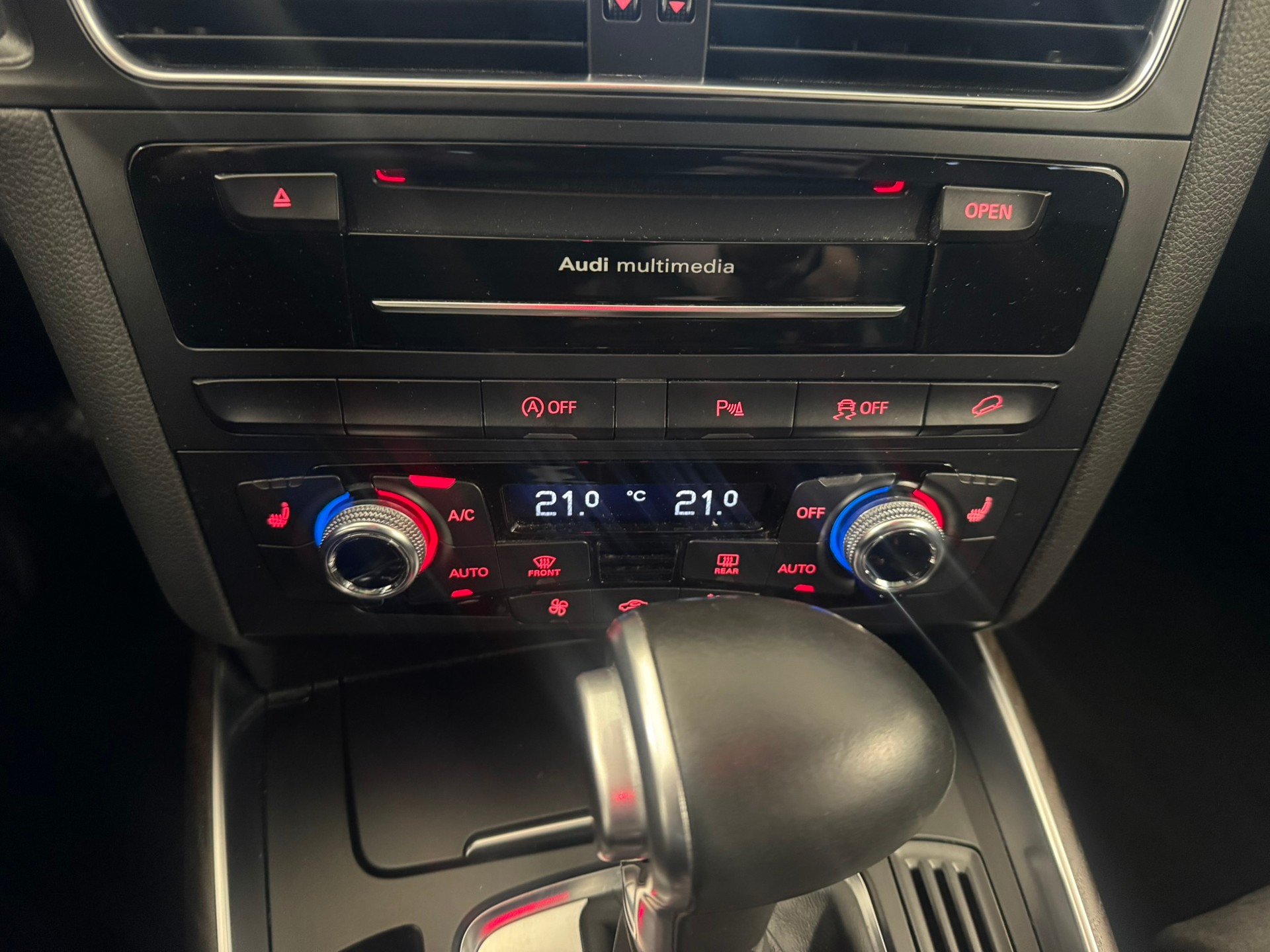 AUDI Q5 3.0 TDI clean quattro S-tronic-image-17