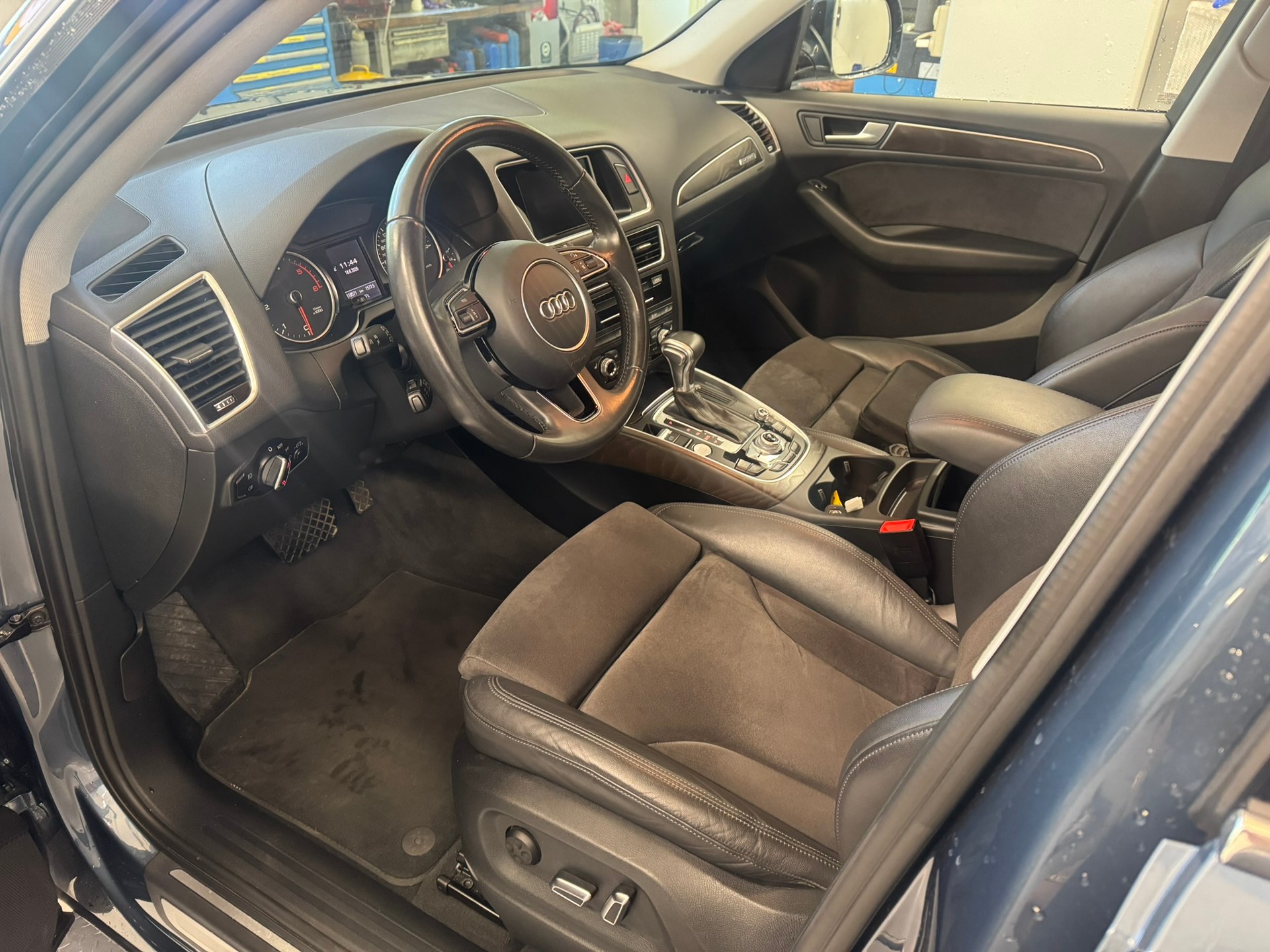 AUDI Q5 3.0 TDI clean quattro S-tronic-image-9